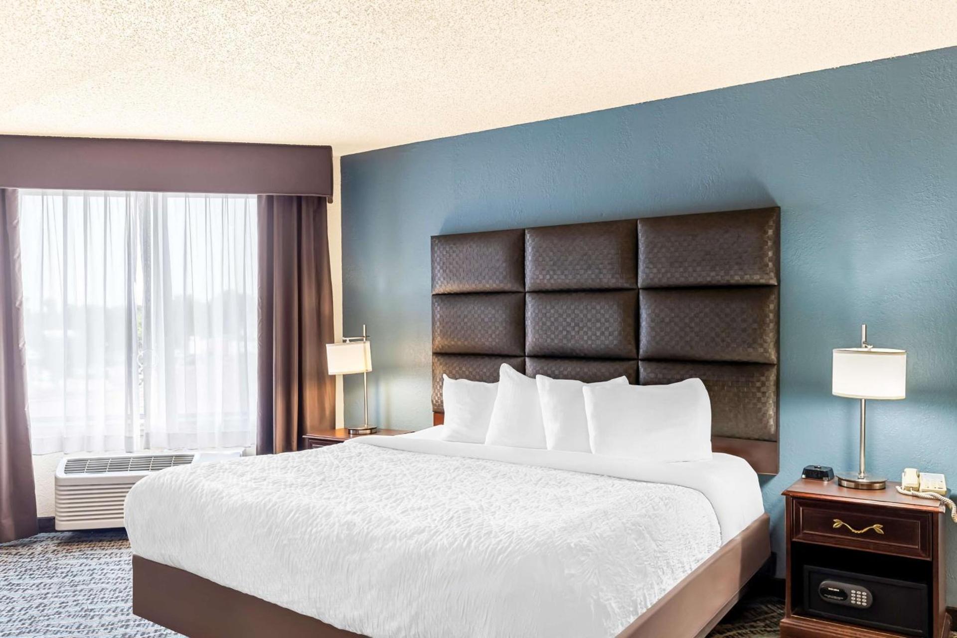 Best Western Holiday Manor photo 18