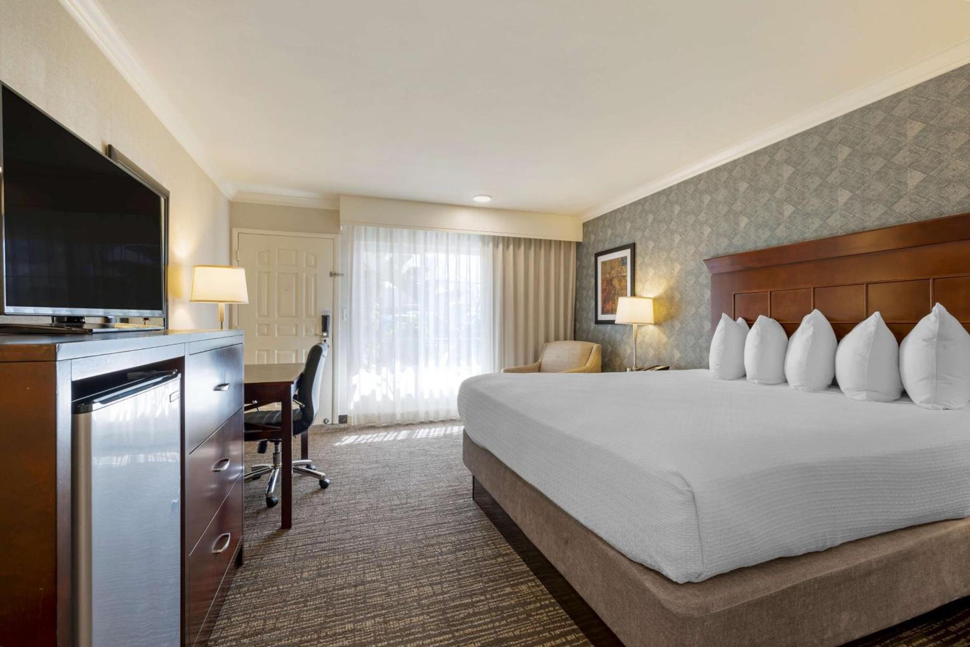 Best Western Plus Carriage Inn photo 28