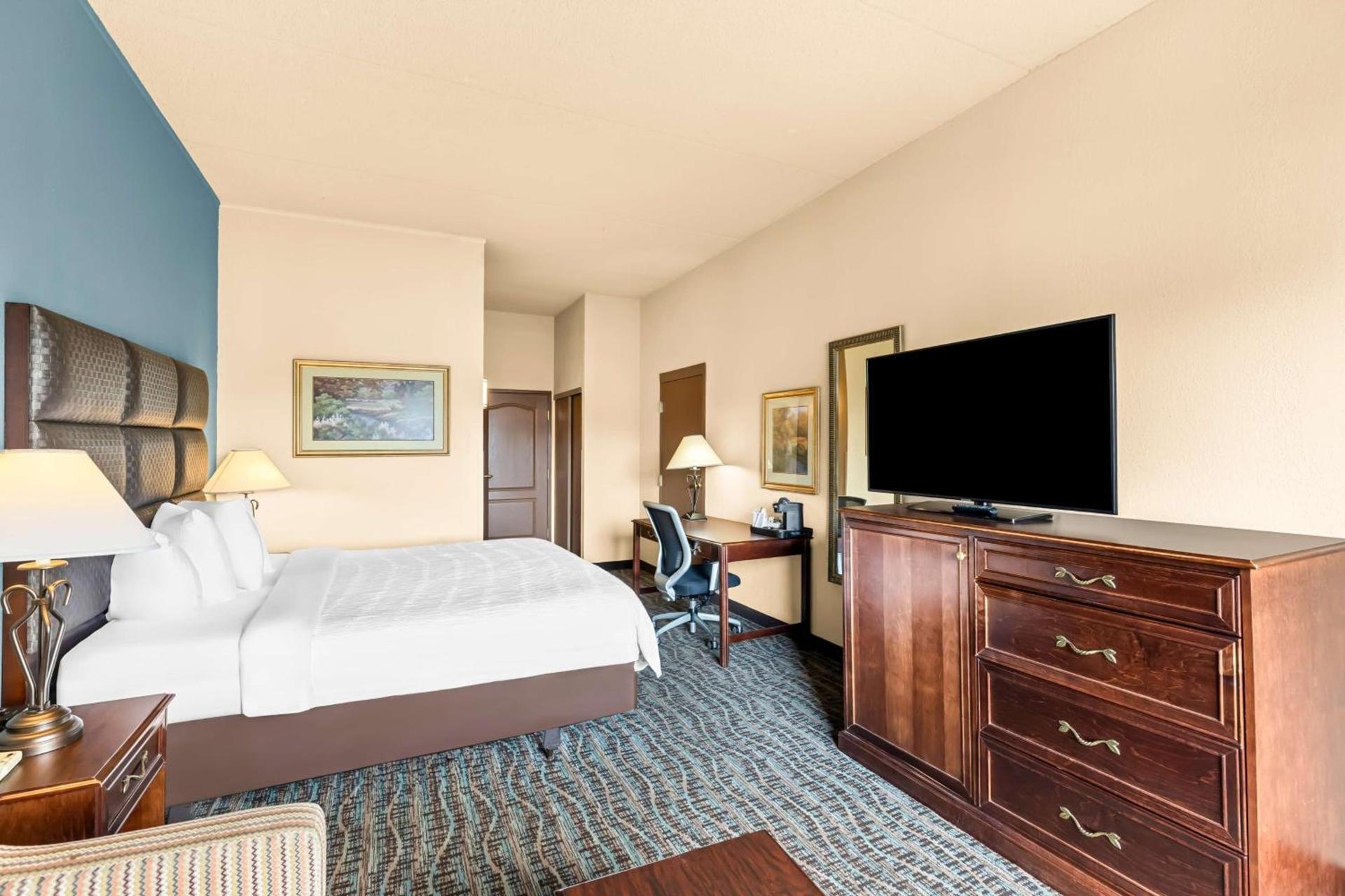 Best Western Holiday Manor photo 22