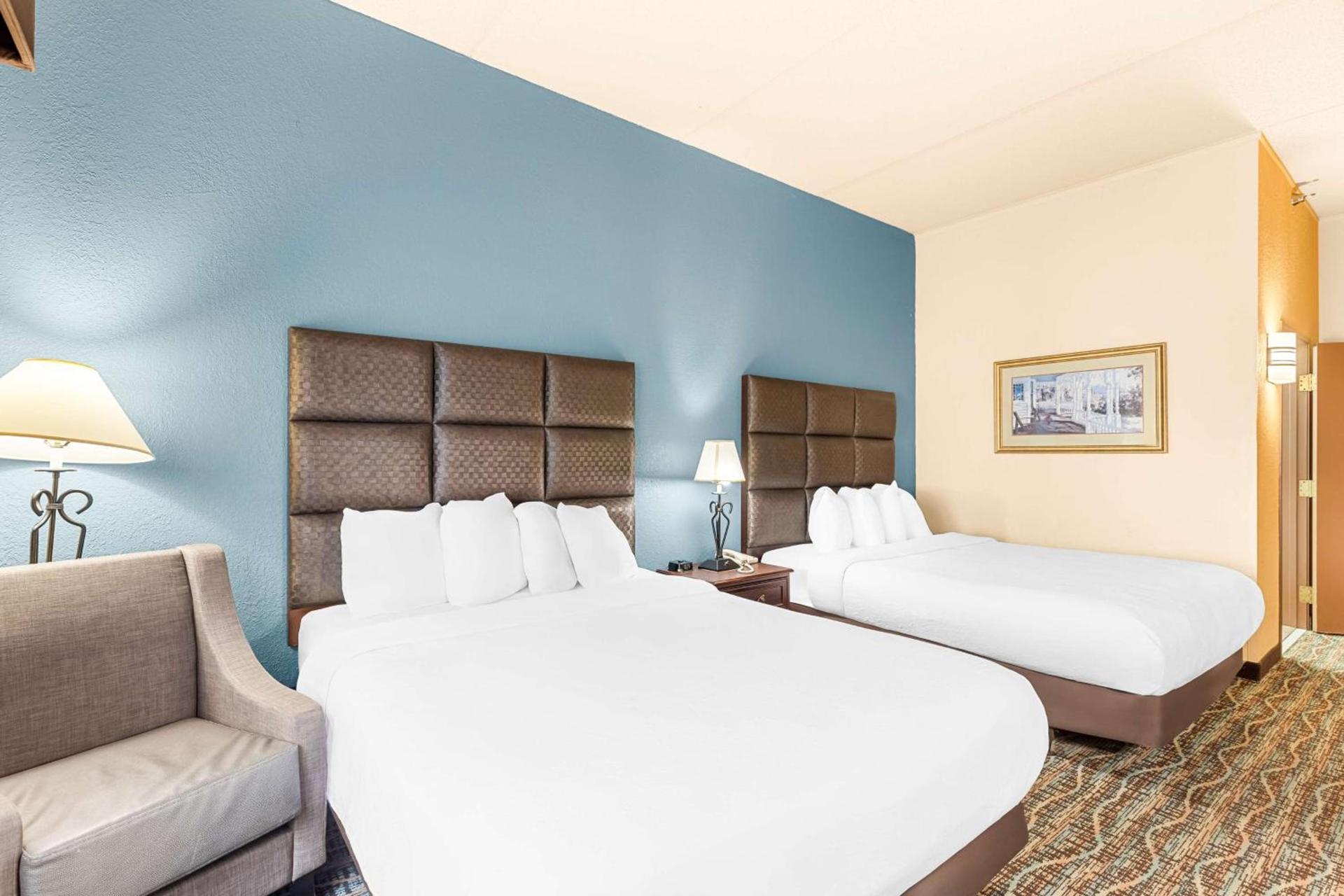 Best Western Holiday Manor photo 26