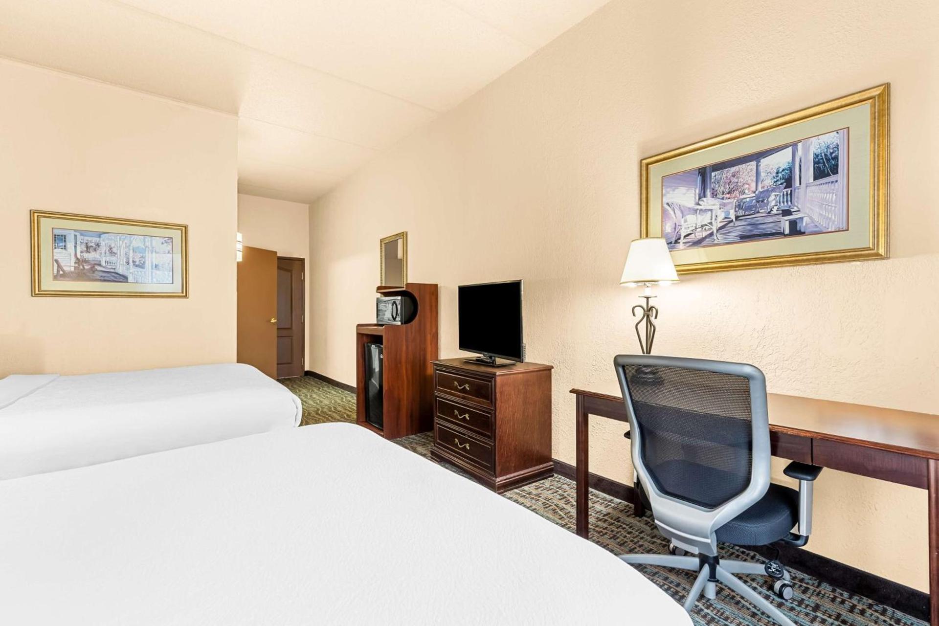 Best Western Holiday Manor photo 27