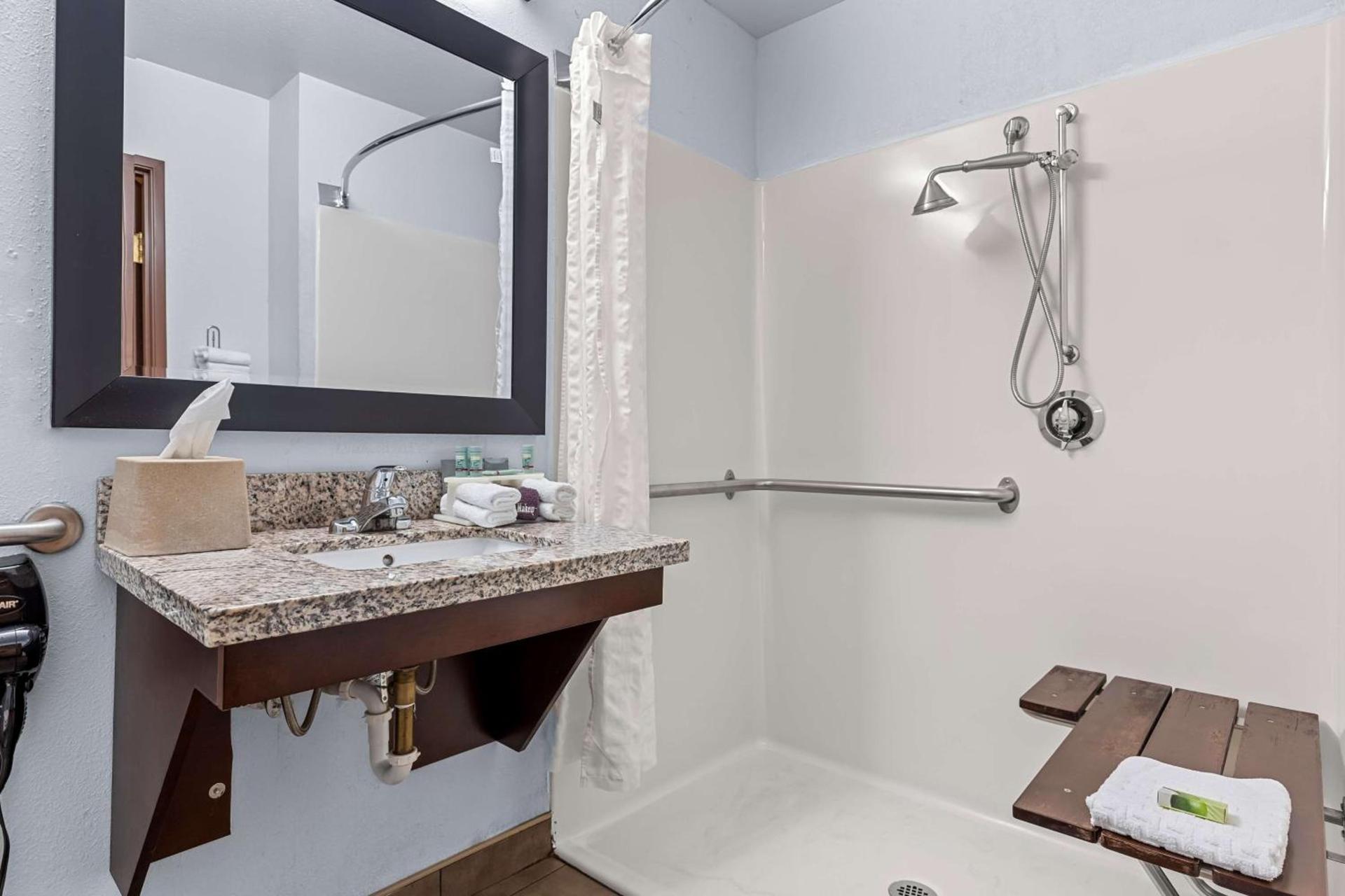 Best Western Holiday Manor photo 28