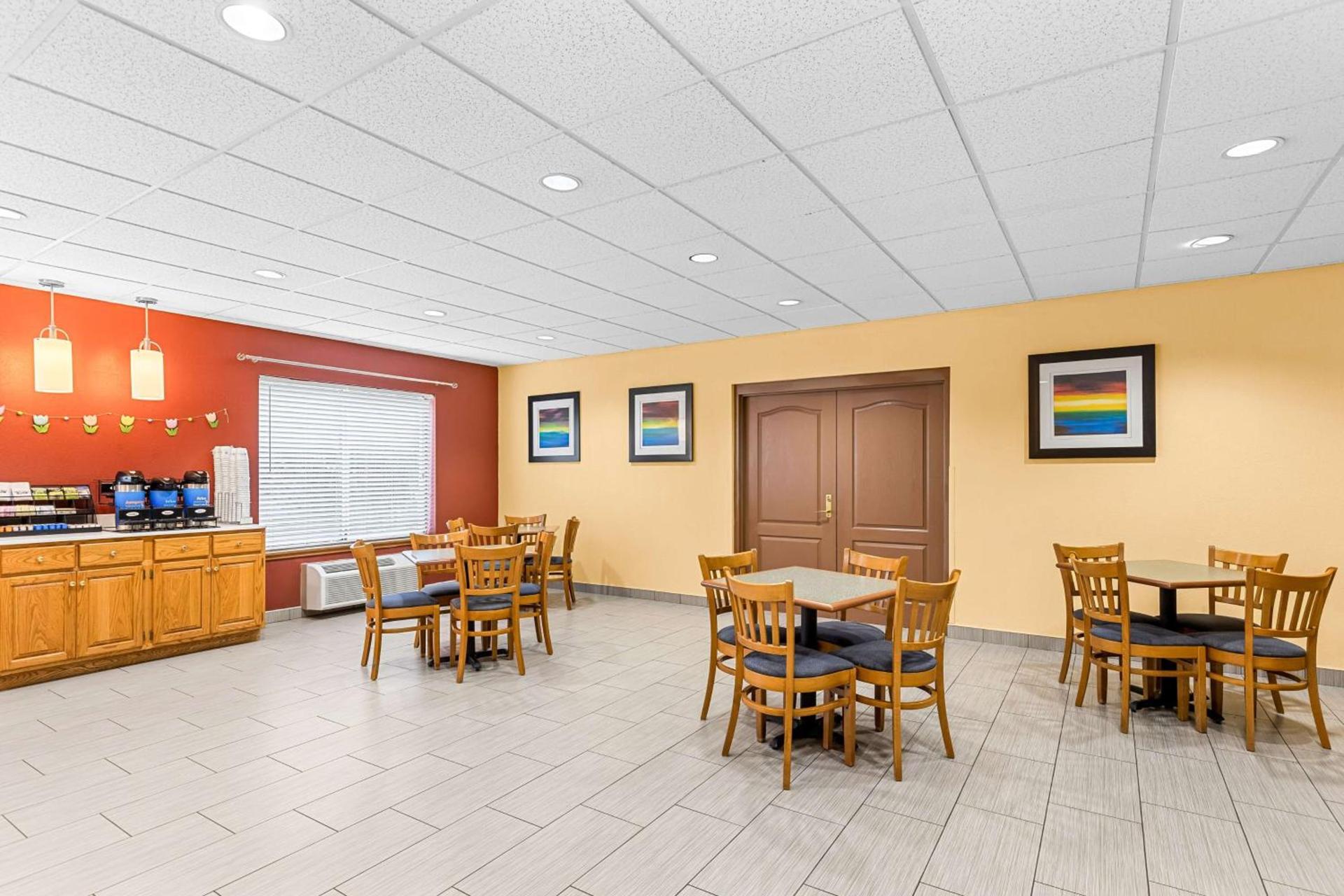 Best Western Holiday Manor photo 31