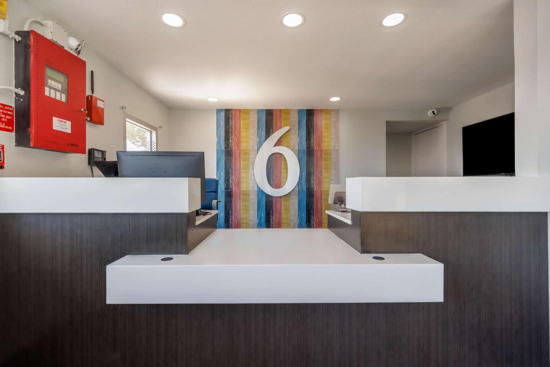 Motel 6 Fort Worth, TX East photo 5