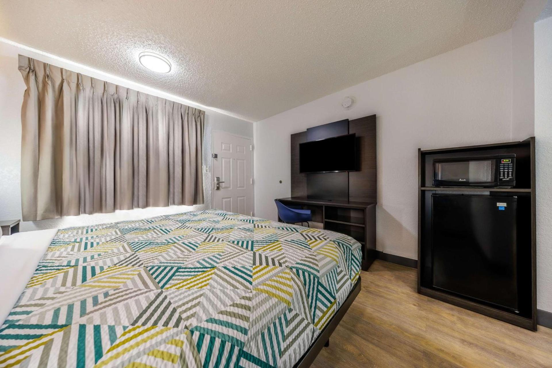Motel 6 Fort Worth, TX East photo 18