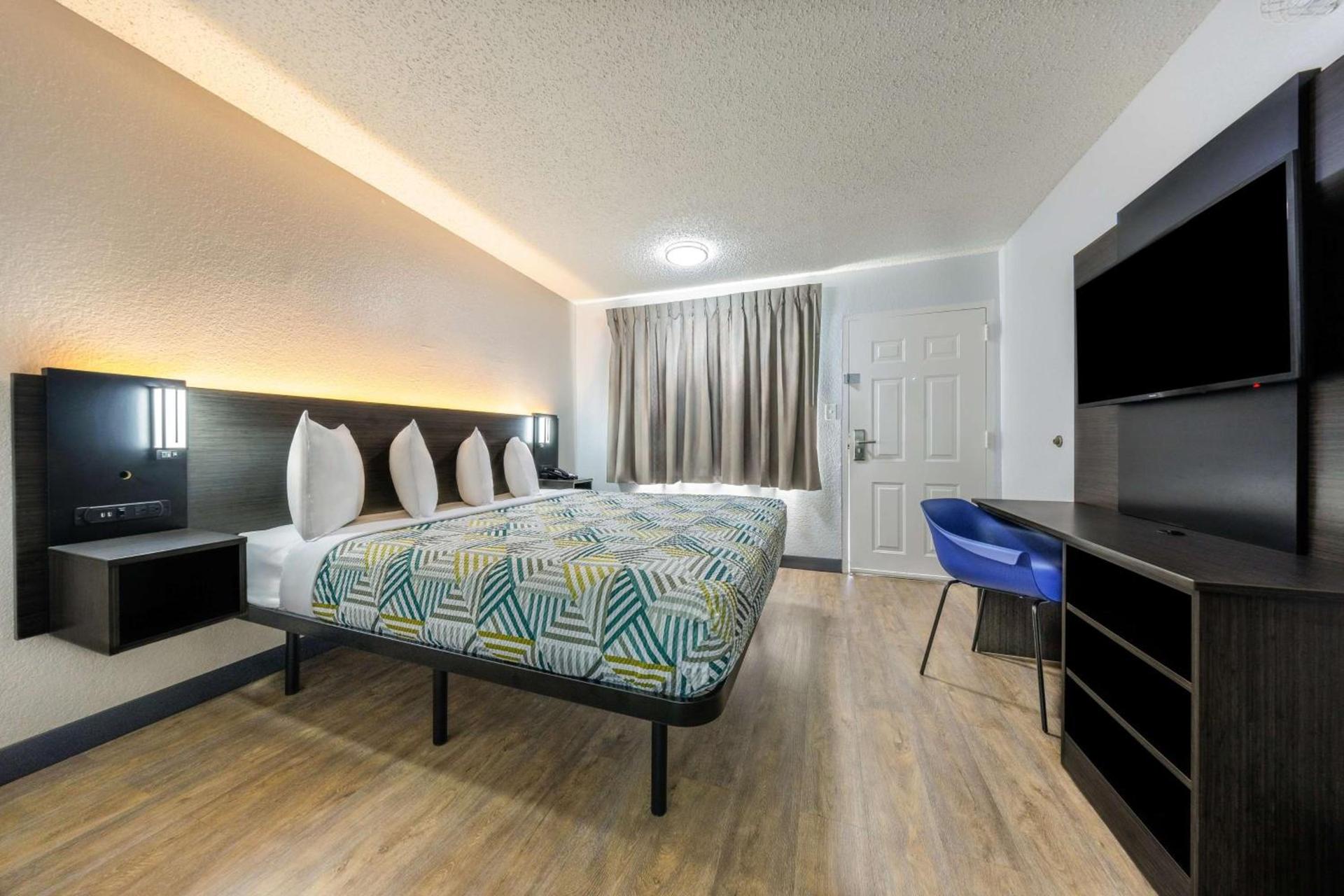 Motel 6 Fort Worth, TX East photo 17
