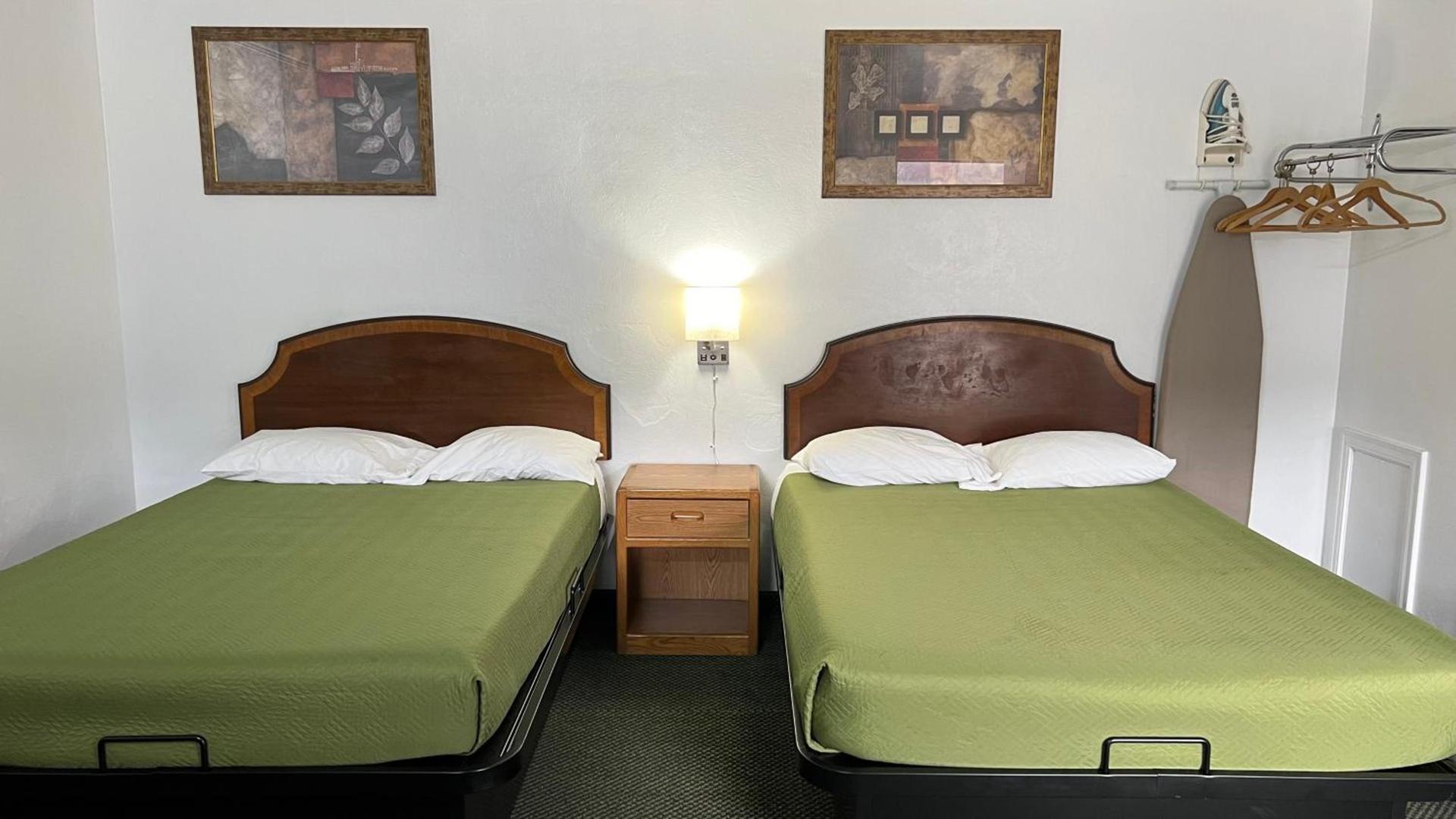 Relax Inn Altoona photo 31