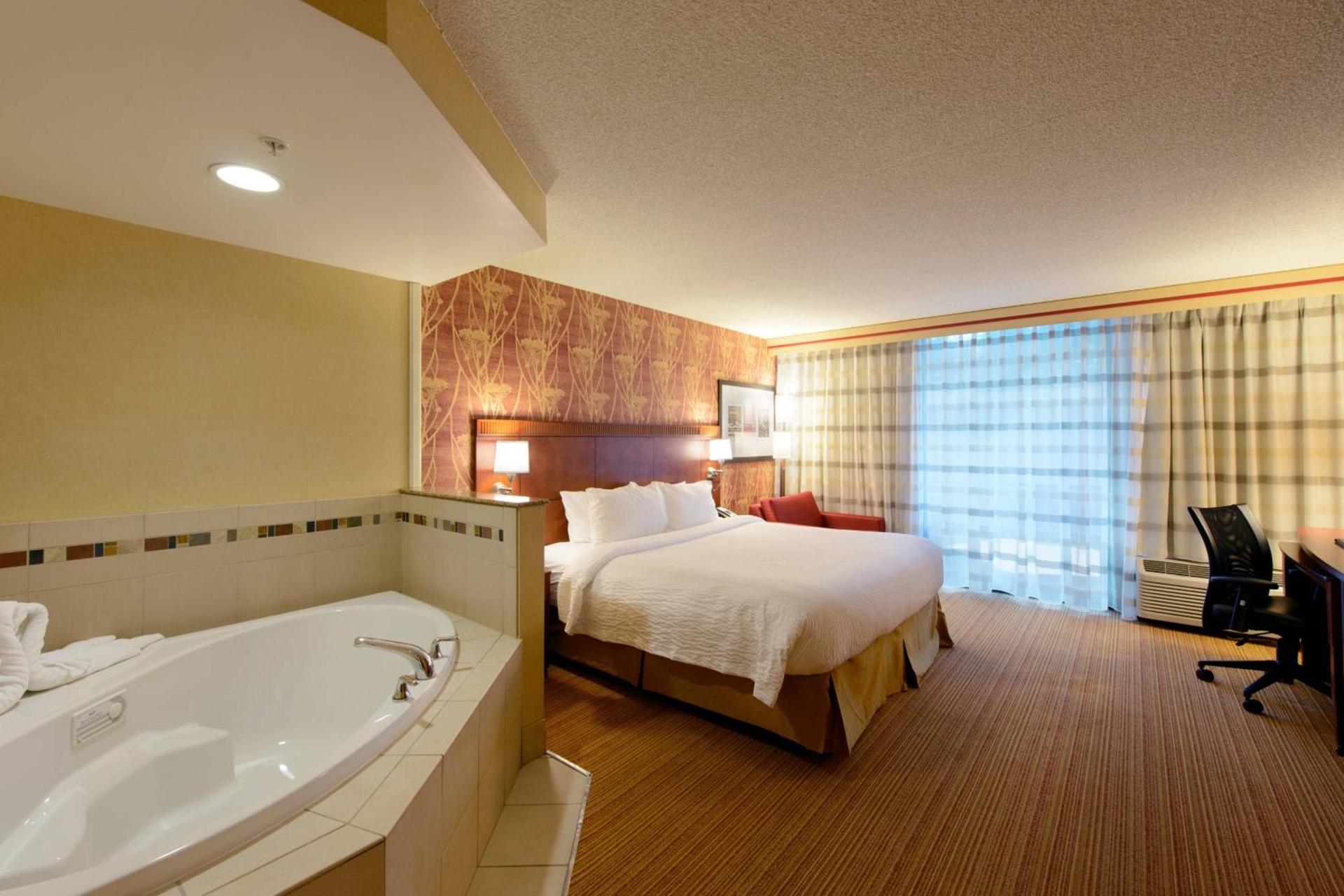 Courtyard by Marriott Canton photo 9