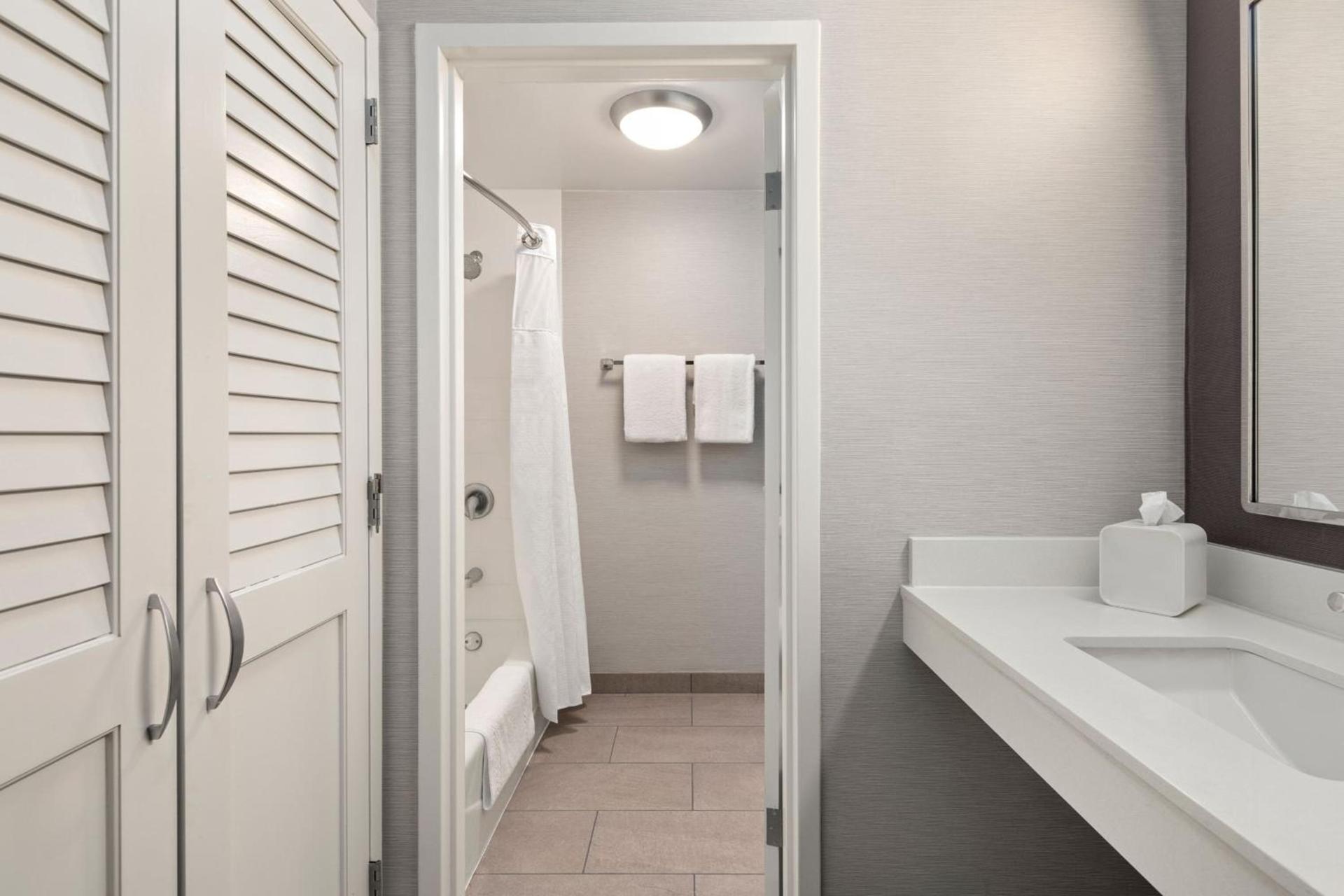 Courtyard by Marriott Chicago Waukegan / Gurnee photo 28