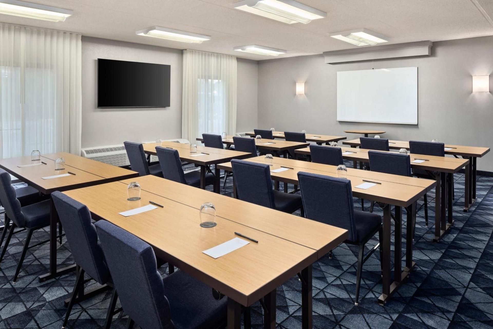Courtyard by Marriott Chicago Waukegan / Gurnee photo 53