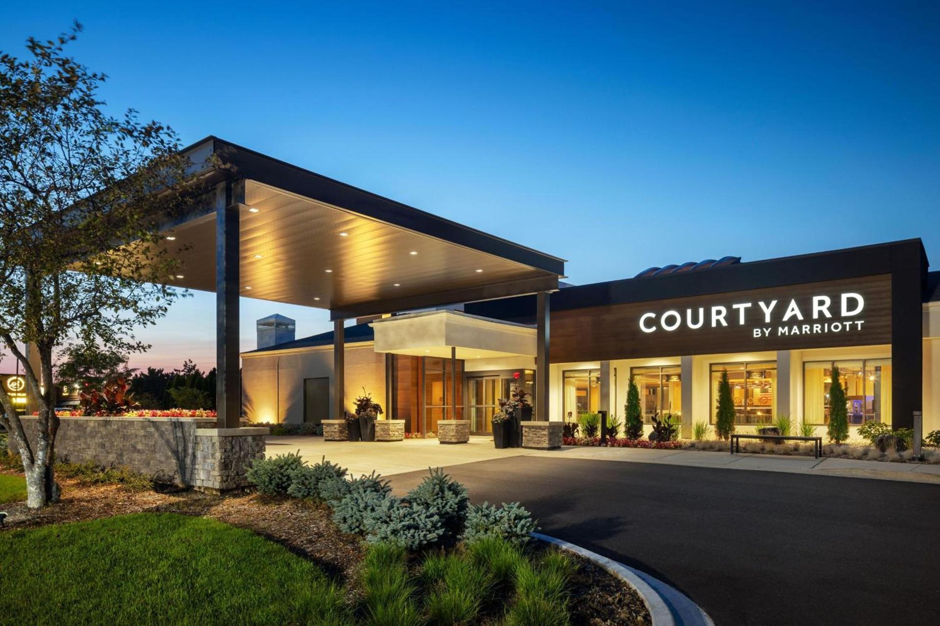 Courtyard by Marriott Chicago Waukegan / Gurnee photo 2