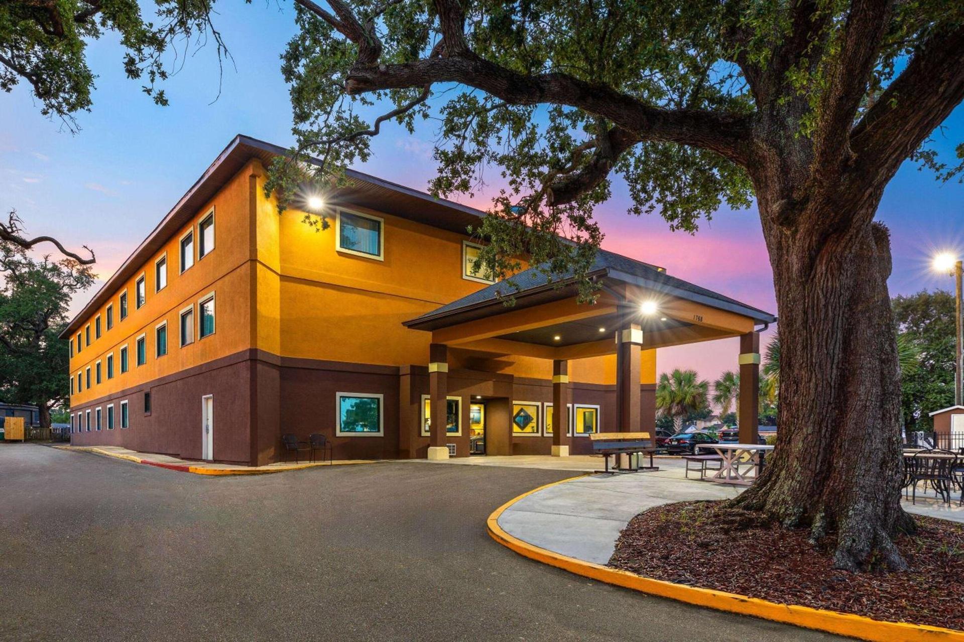 Days Inn by Wyndham Biloxi Beach photo 4