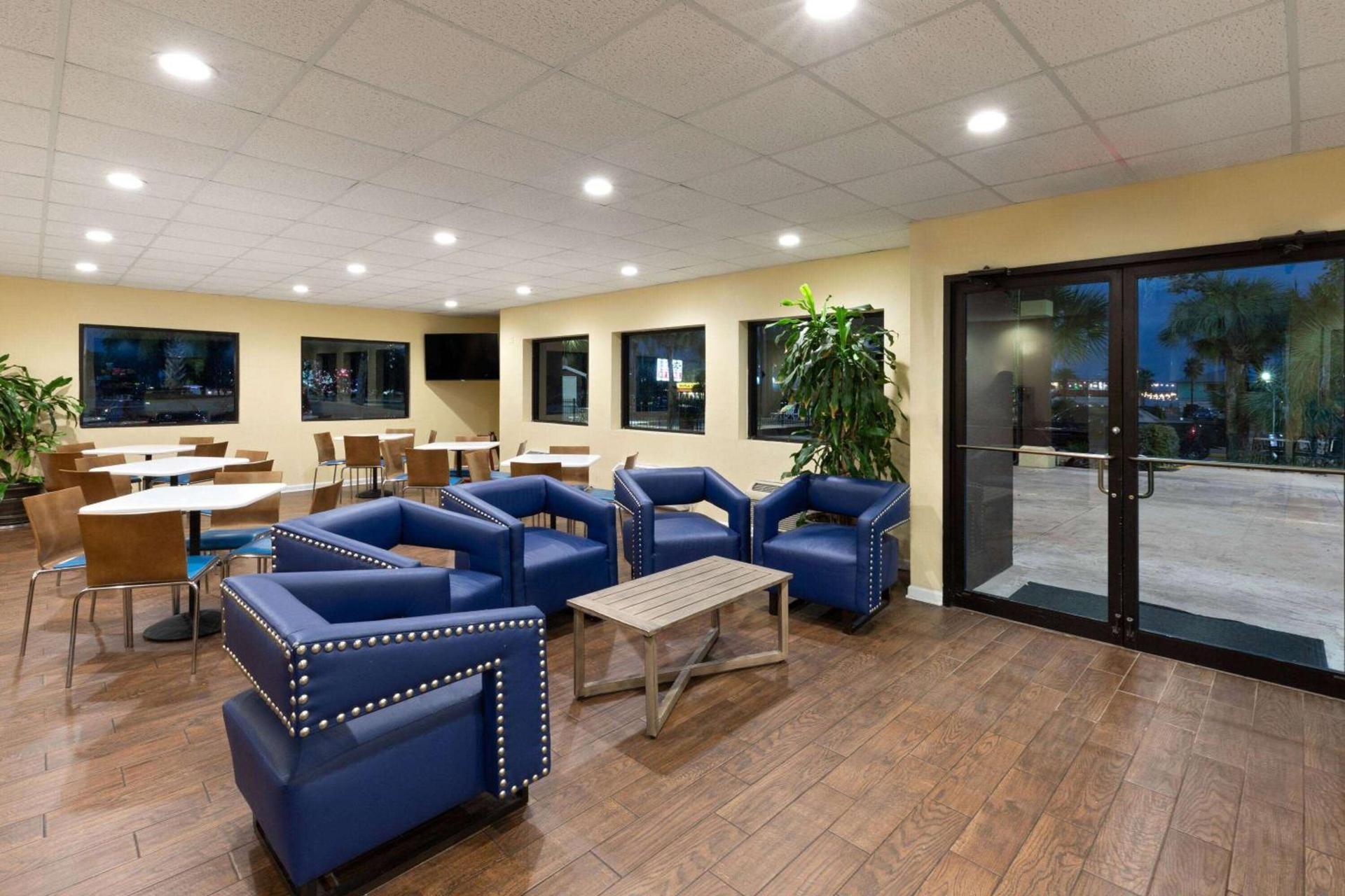Days Inn by Wyndham Biloxi Beach photo 8