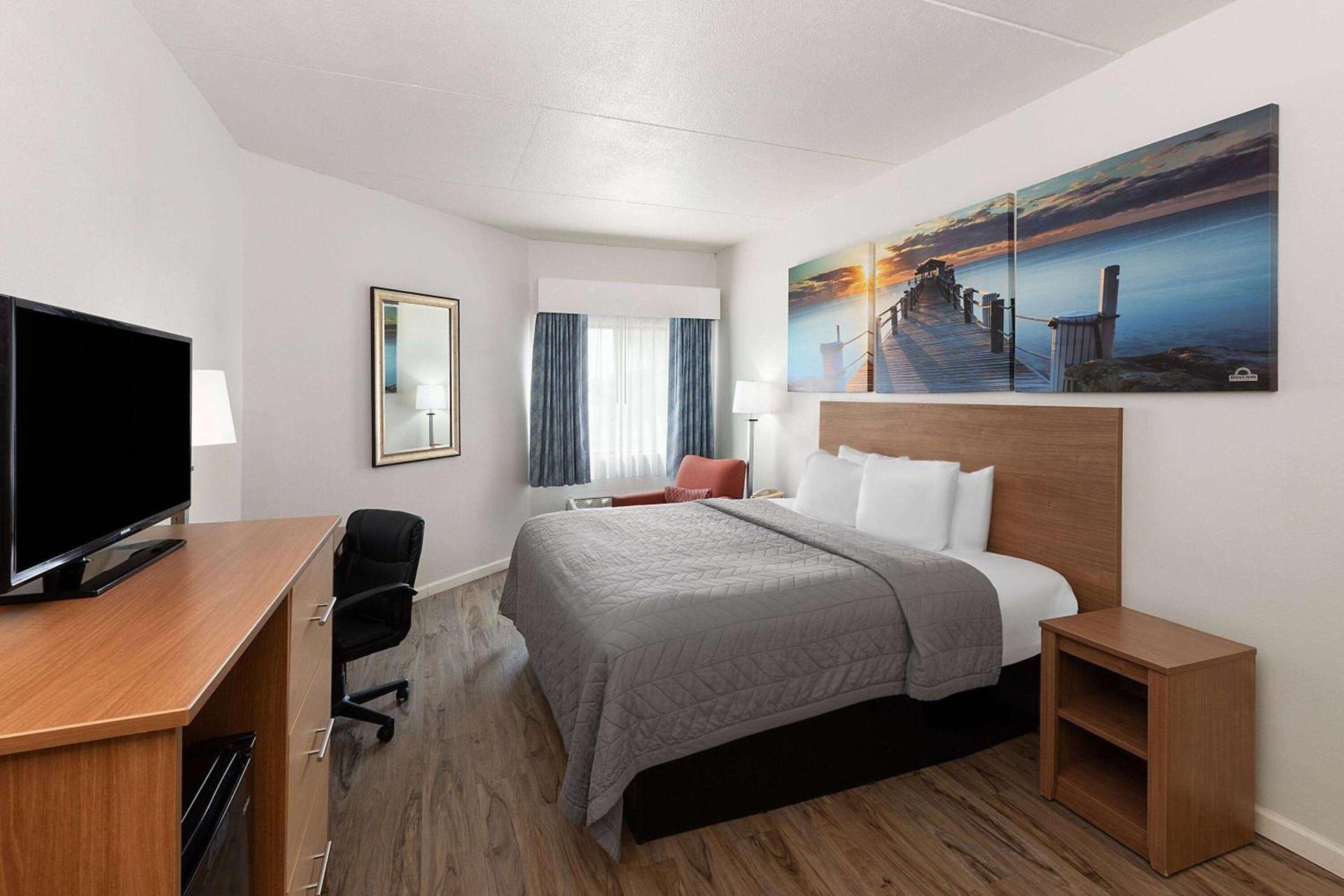 Days Inn by Wyndham Biloxi Beach photo 13