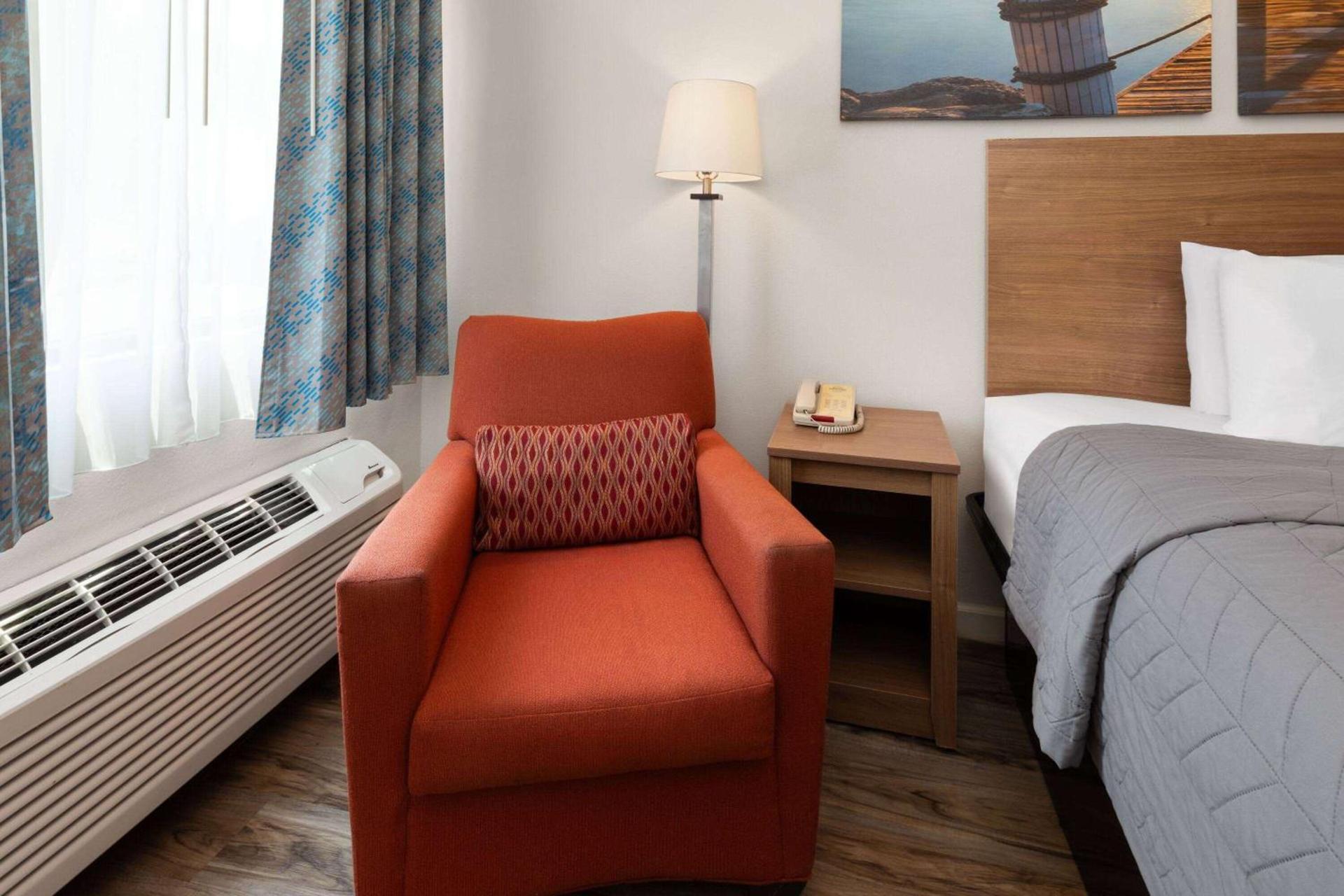 Days Inn by Wyndham Biloxi Beach photo 14