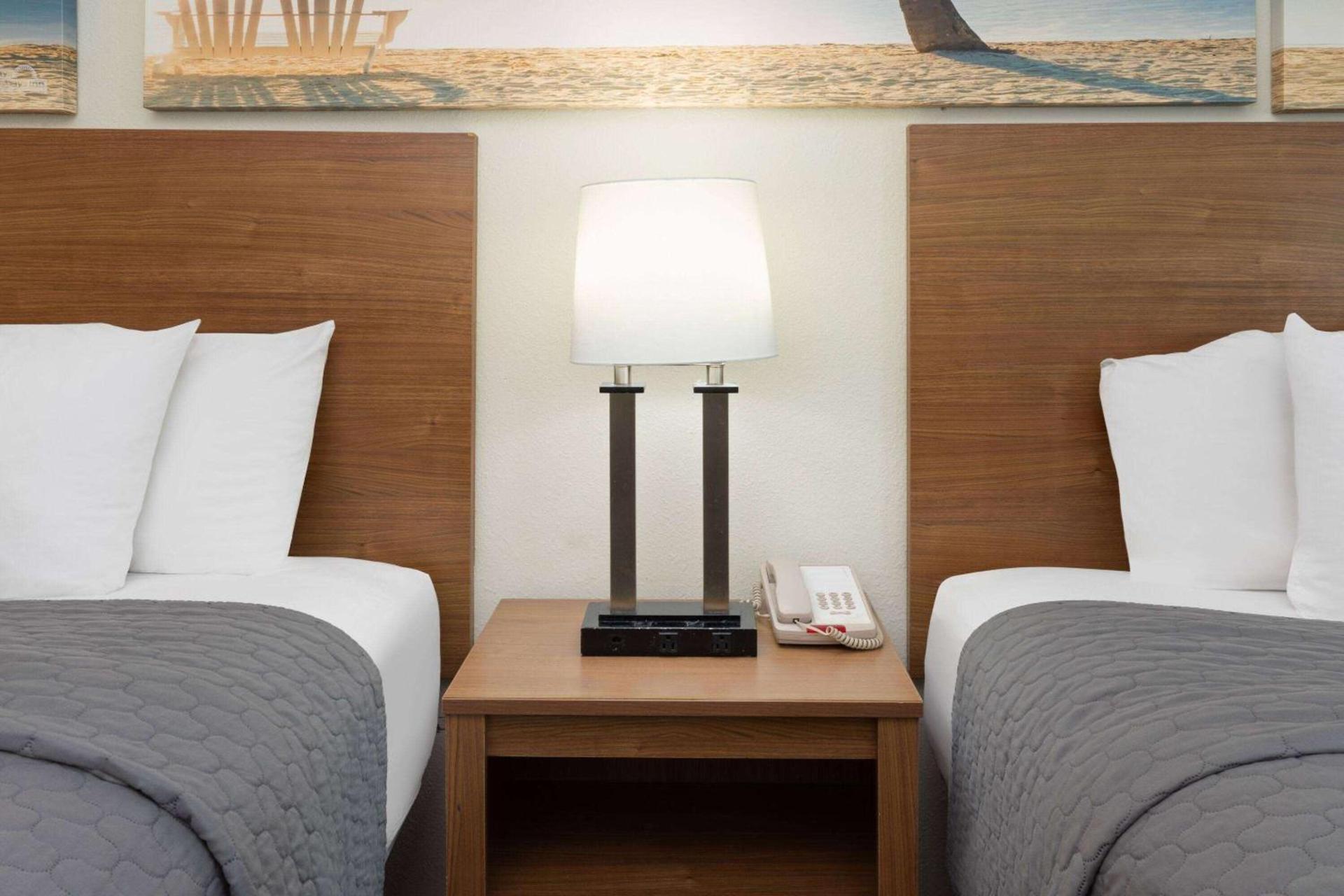 Days Inn by Wyndham Biloxi Beach photo 20