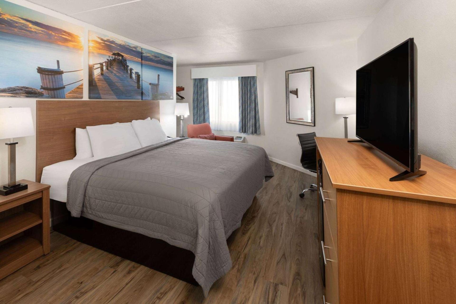 Days Inn by Wyndham Biloxi Beach photo 21