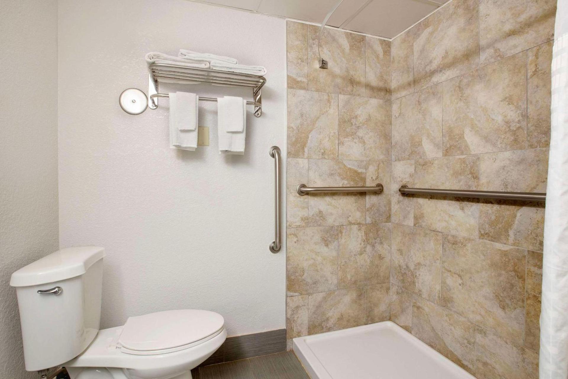 Quality Inn Newton at I-80 photo 10
