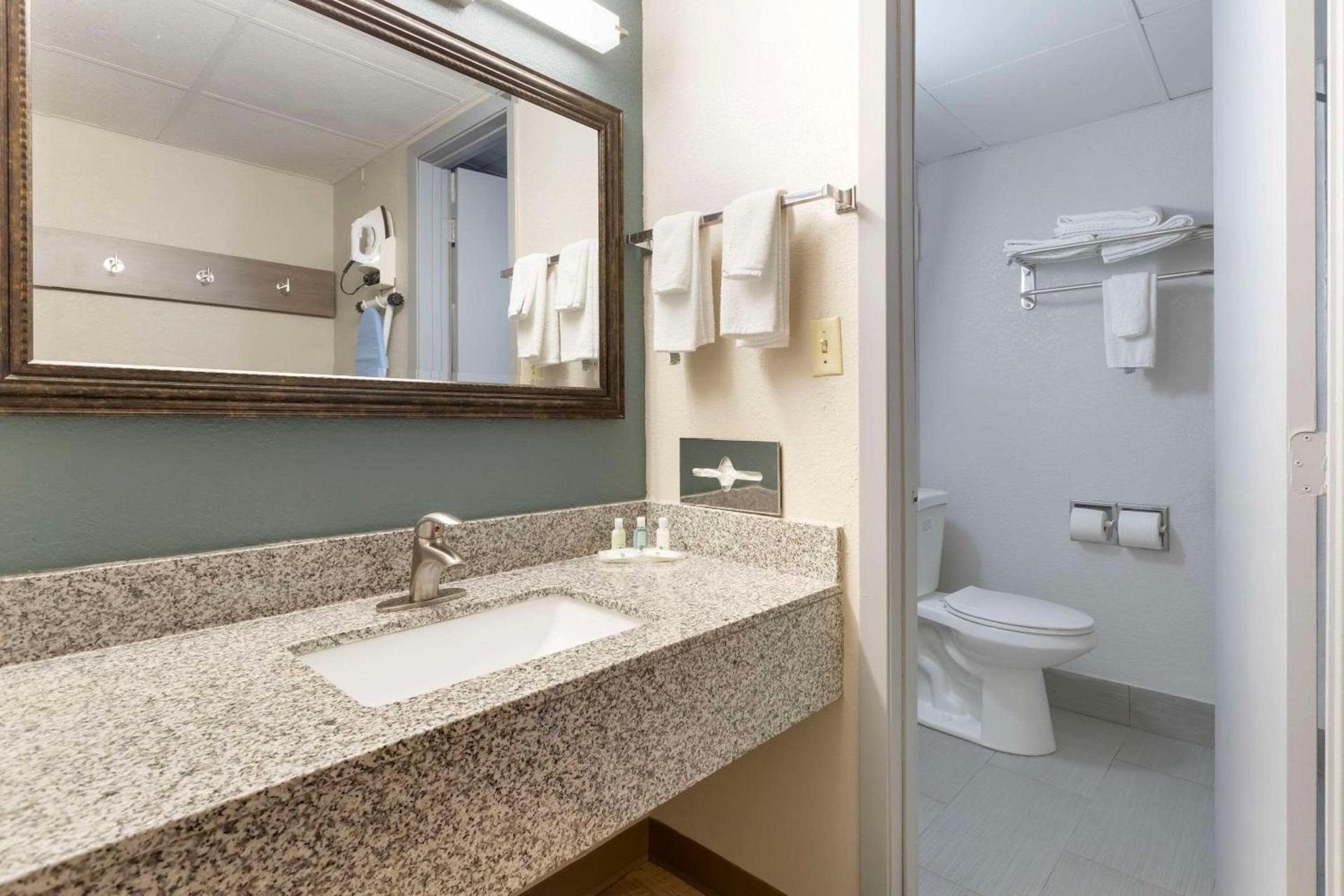 Quality Inn Newton at I-80 photo 14