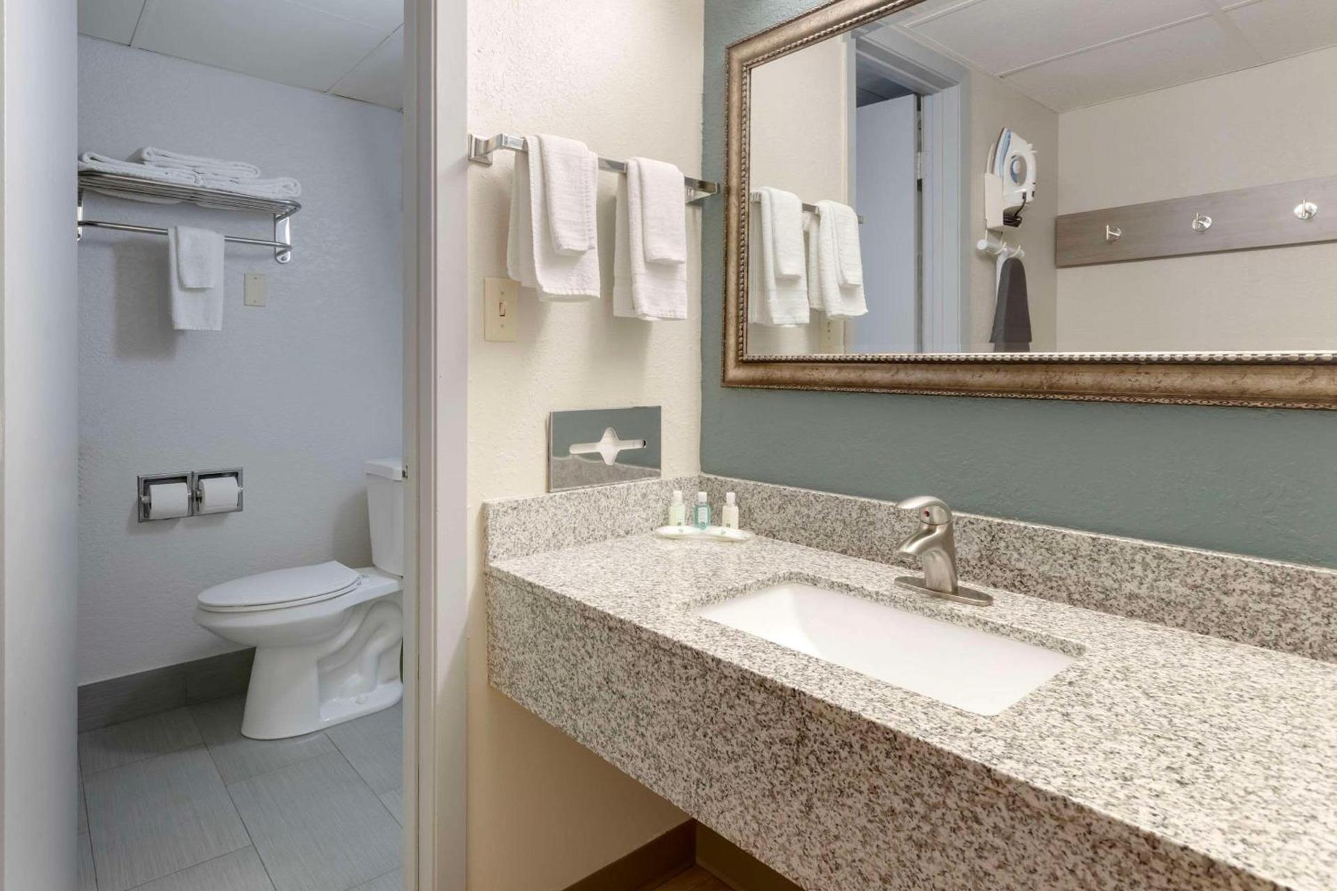 Quality Inn Newton at I-80 photo 32