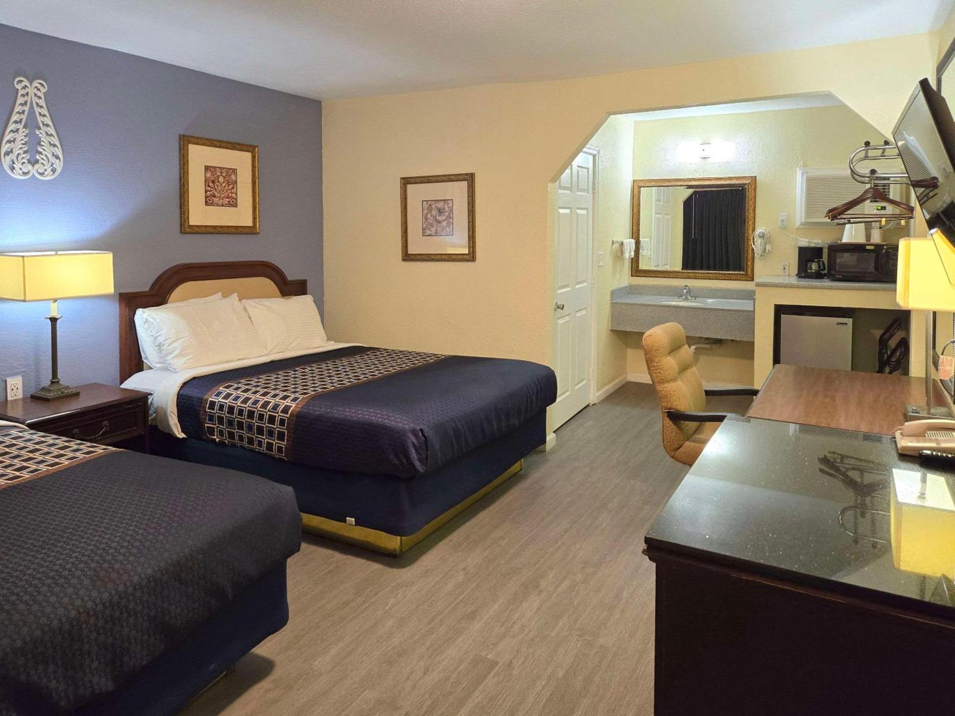 Rodeway Inn & Suites Blythe I-10 photo 8