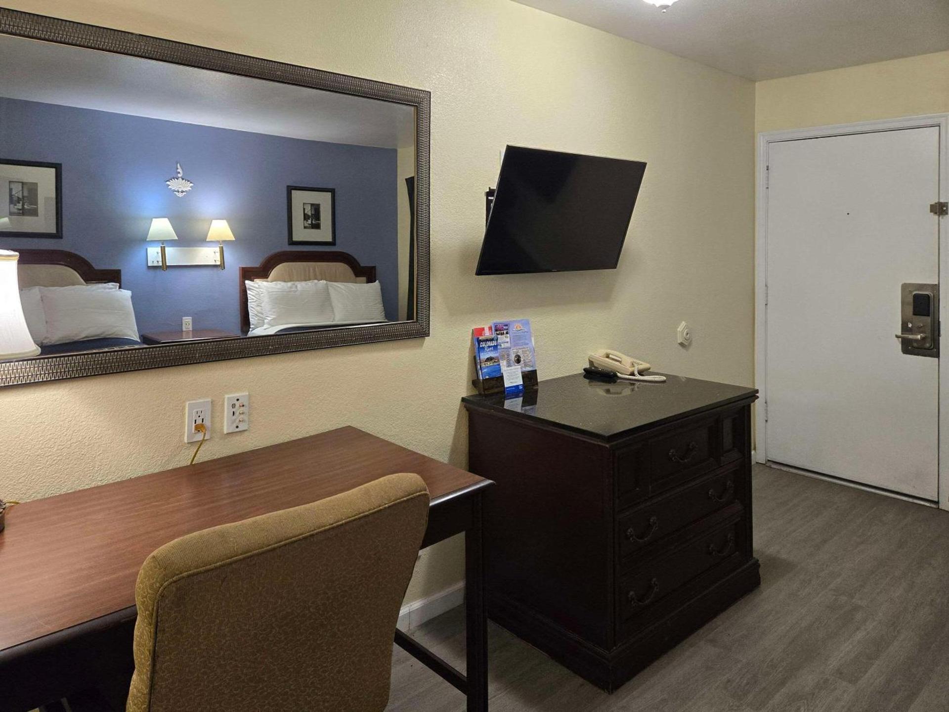 Rodeway Inn & Suites Blythe I-10 photo 9