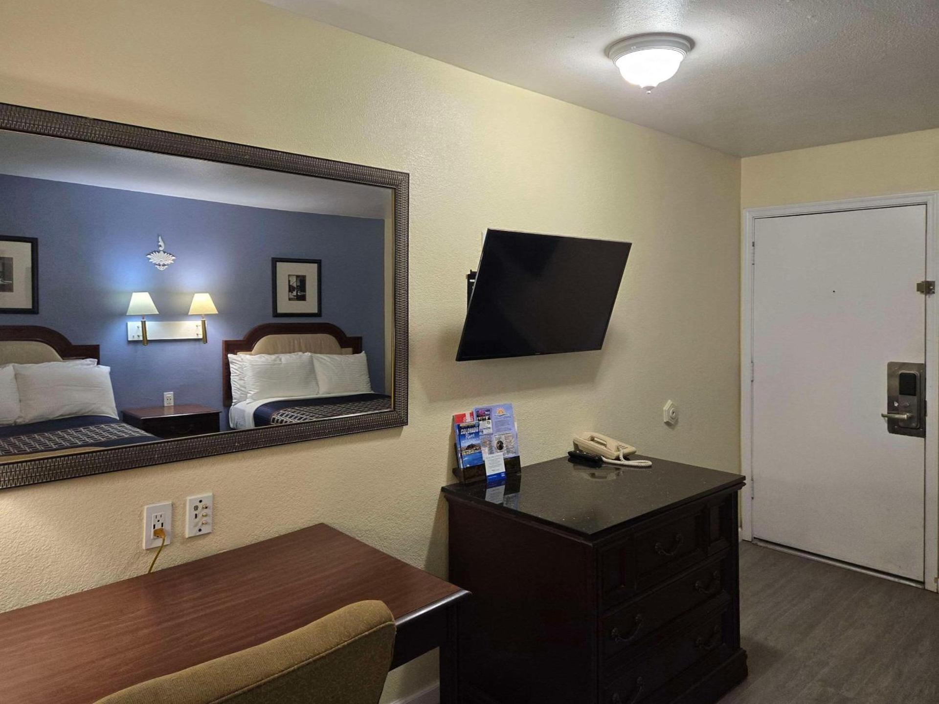 Rodeway Inn & Suites Blythe I-10 photo 13