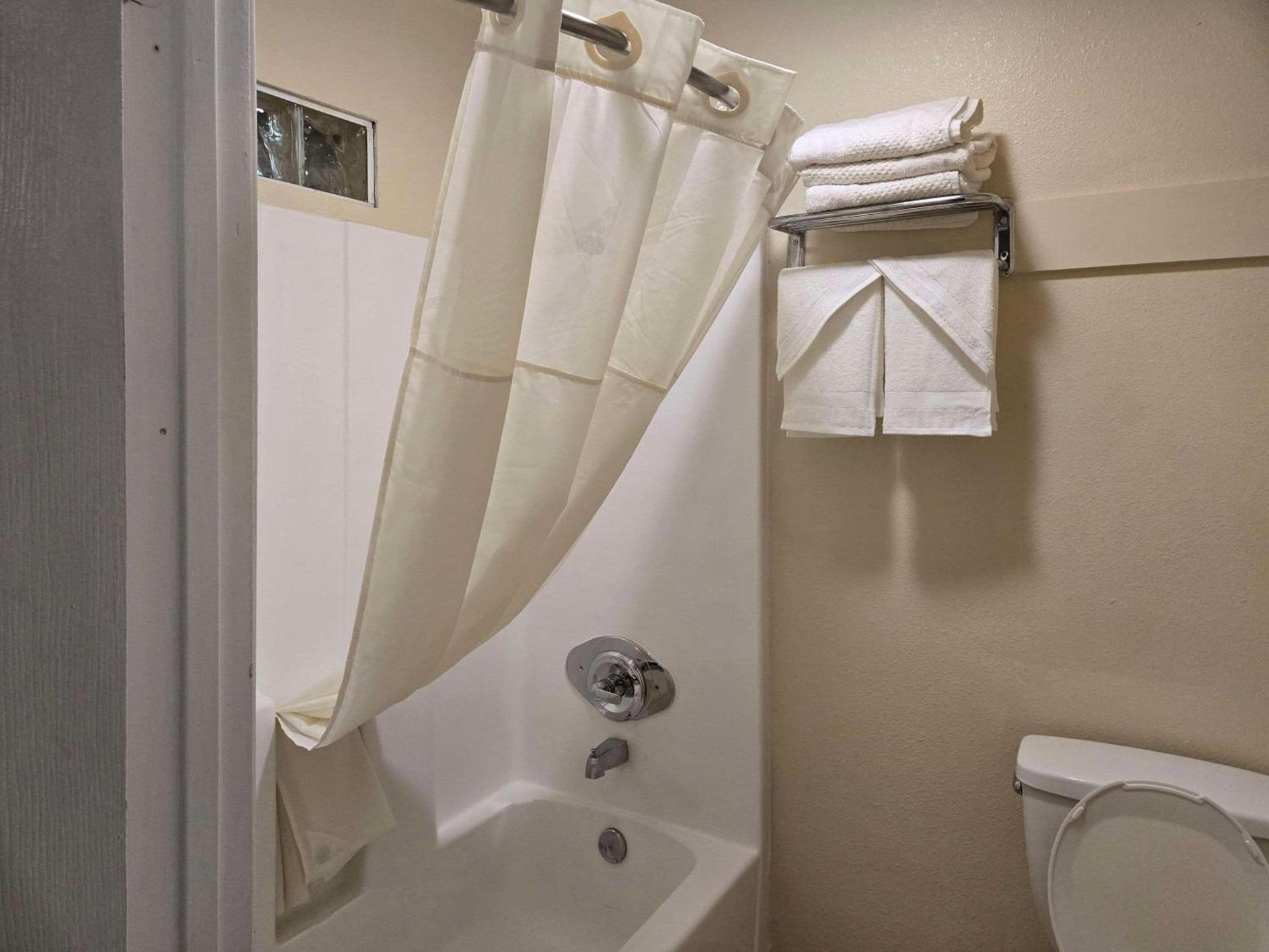Rodeway Inn & Suites Blythe I-10 photo 14