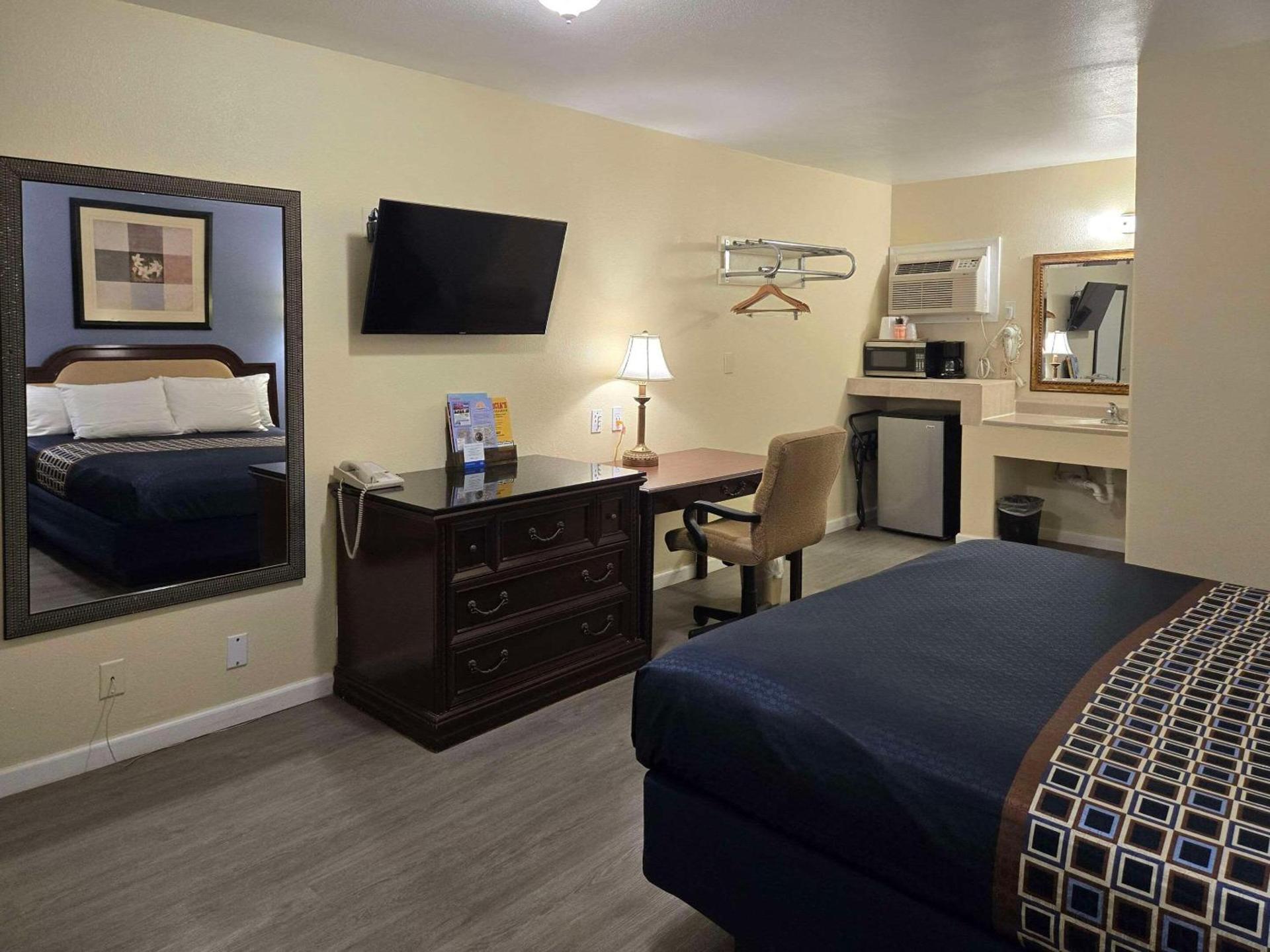 Rodeway Inn & Suites Blythe I-10 photo 23