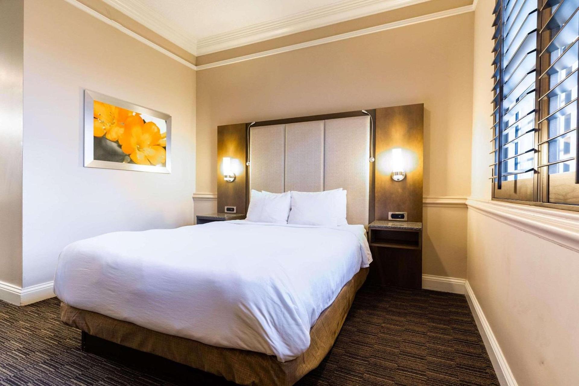 Radisson Resort at the Port photo 8