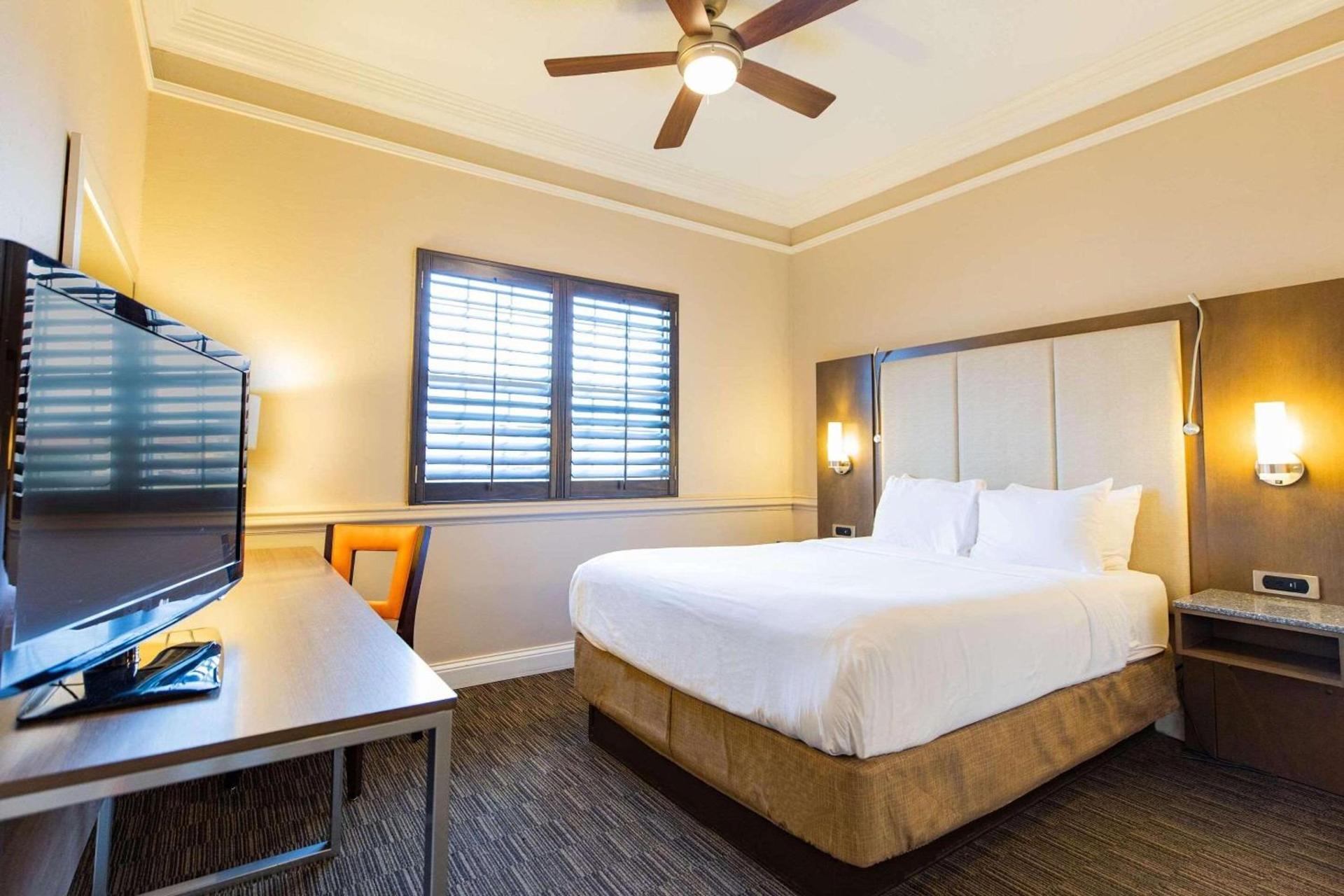 Radisson Resort at the Port photo 6
