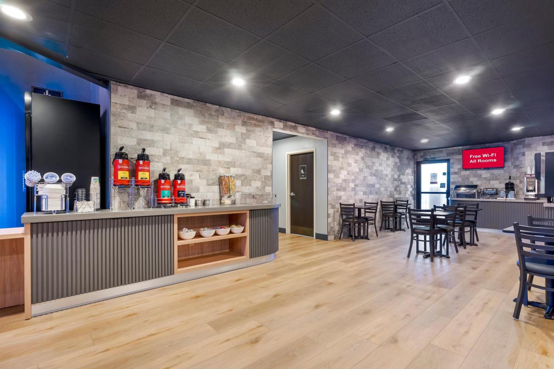 SPOT X Hotel Tampa - Wesley Chapel by The Red Collection photo 6