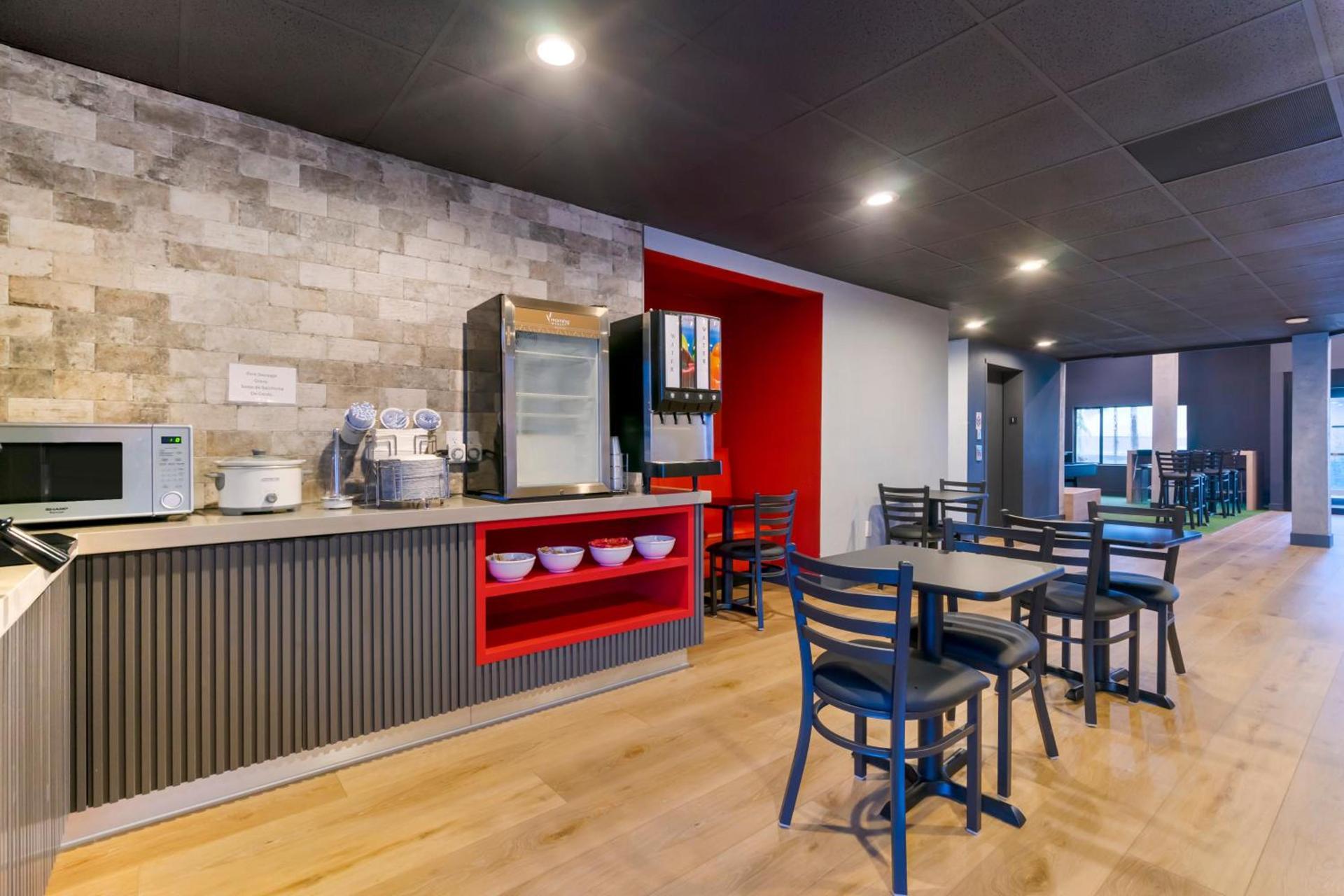 SPOT X Hotel Tampa - Wesley Chapel by The Red Collection photo 9