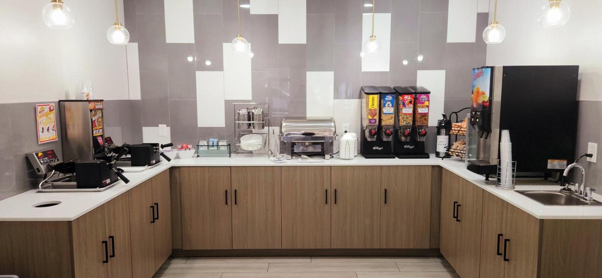 Americas Best Value Inn & Suites-Foley - Fully Renovated photo 46