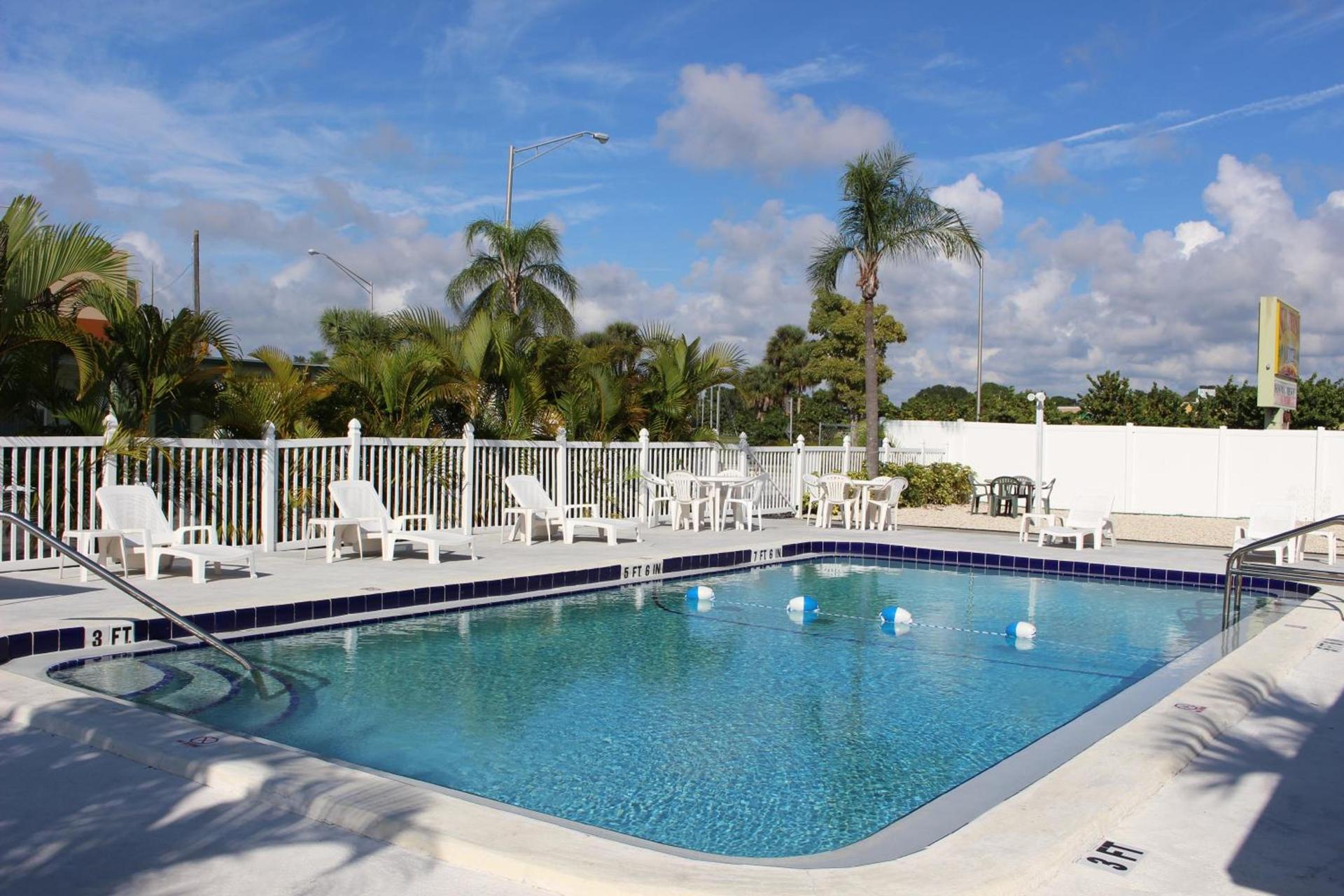 Sunshine Inn & Suites Venice, Florida photo 6