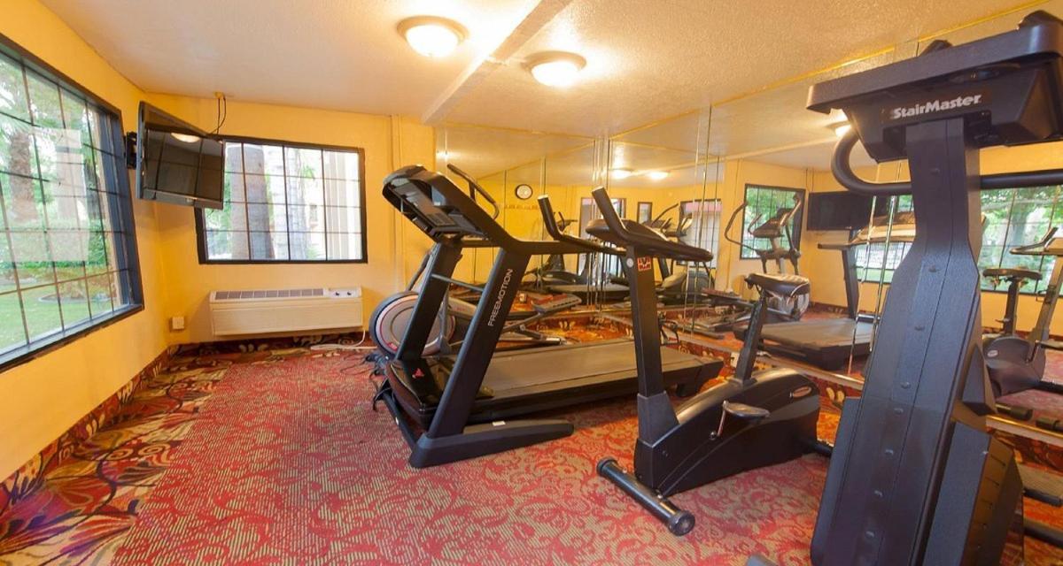 Clarion Hotel Bakersfield North photo 53