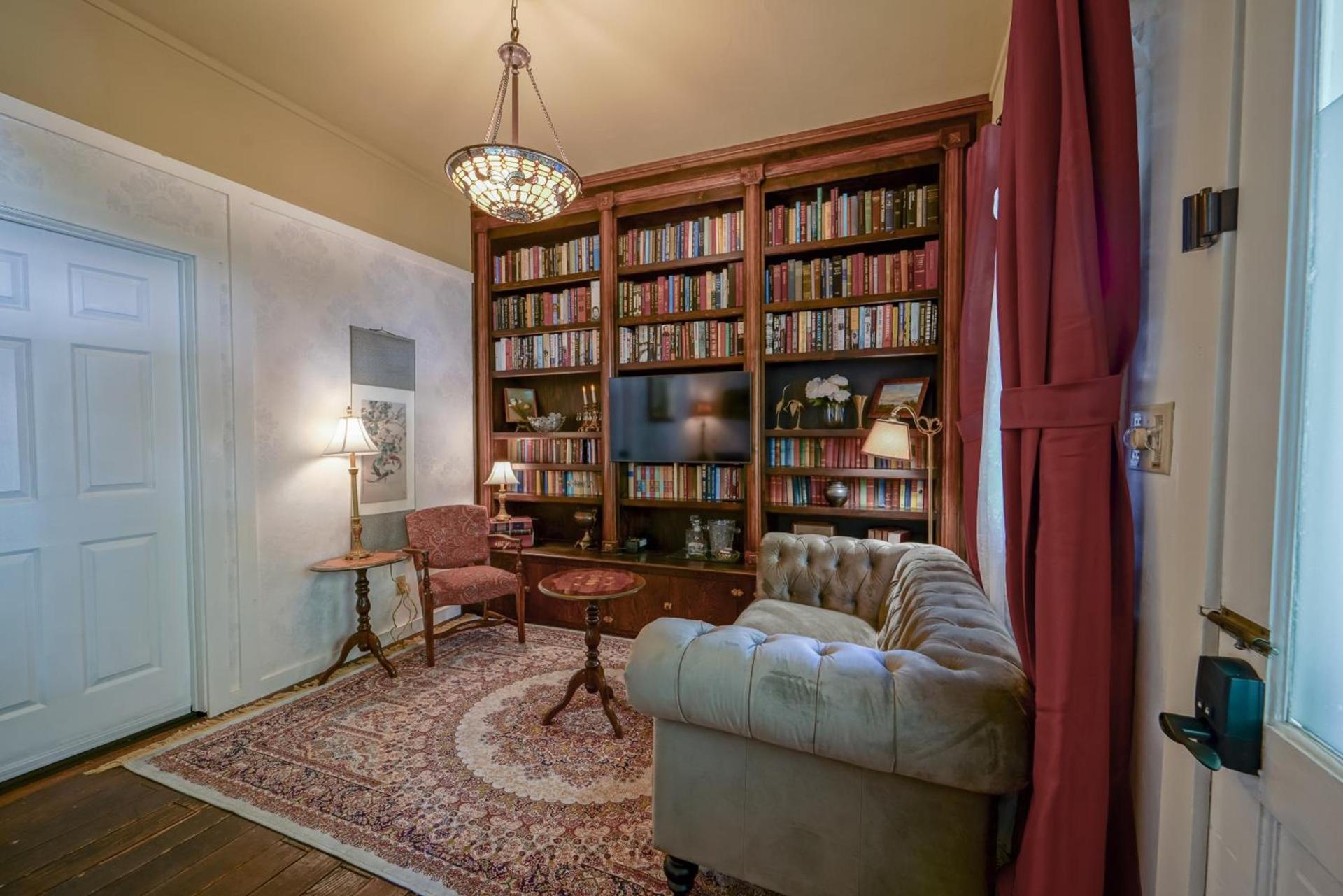 Weaverville Hotel photo 63