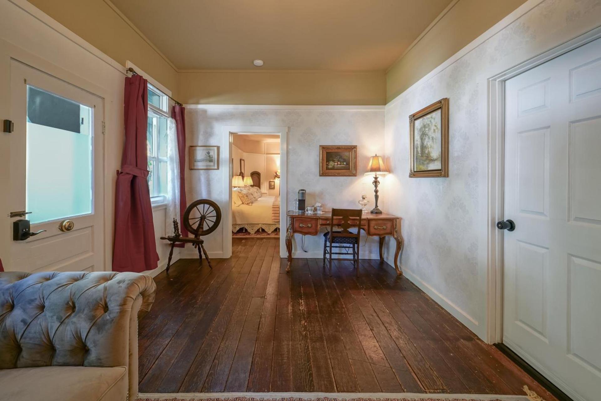 Weaverville Hotel photo 62