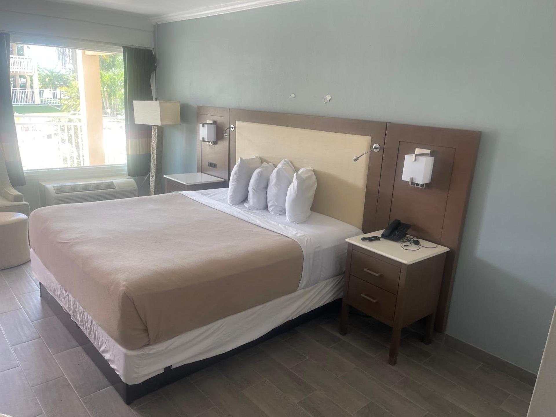 Rodeway Inn photo 30