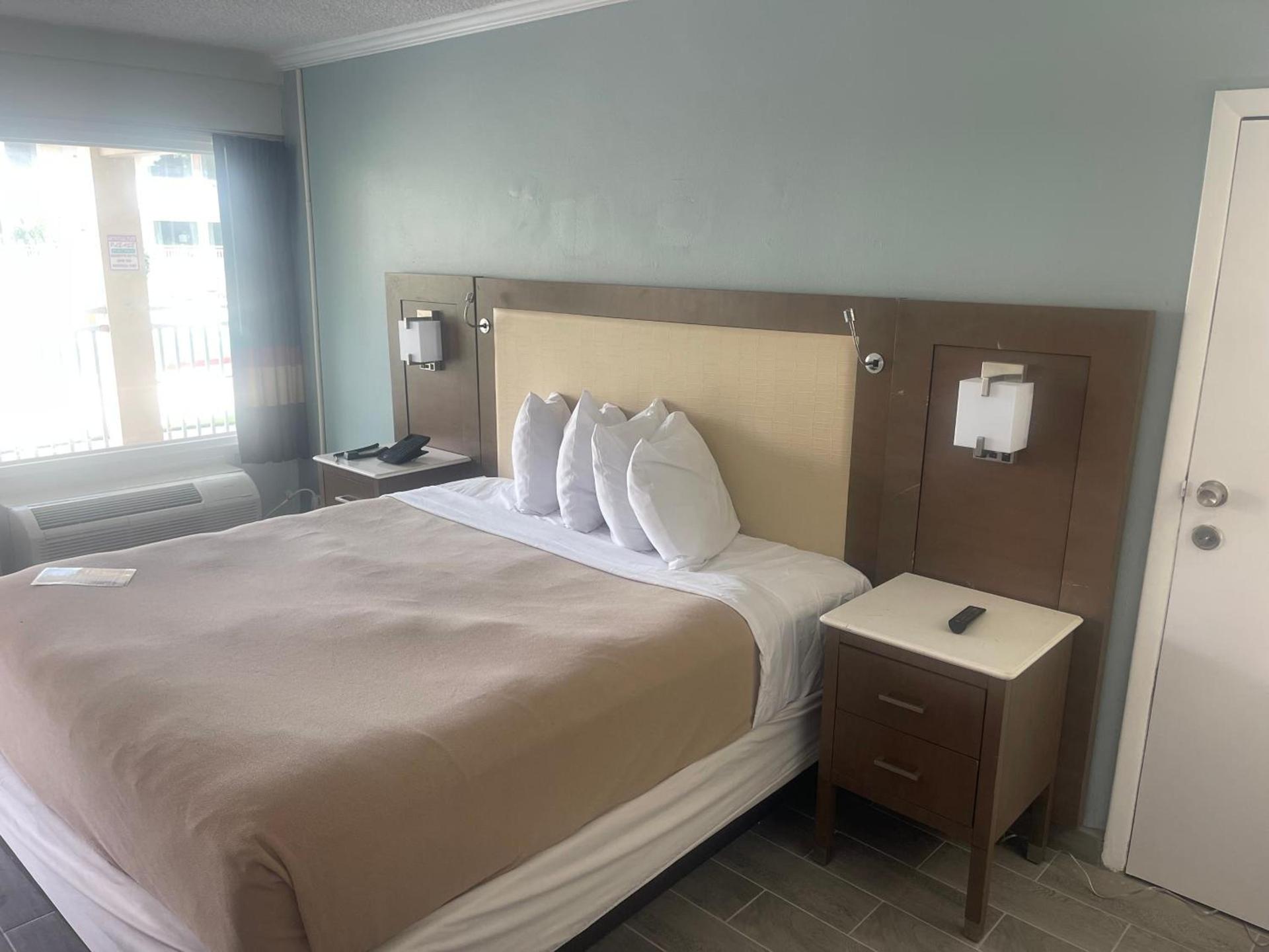 Rodeway Inn photo 26