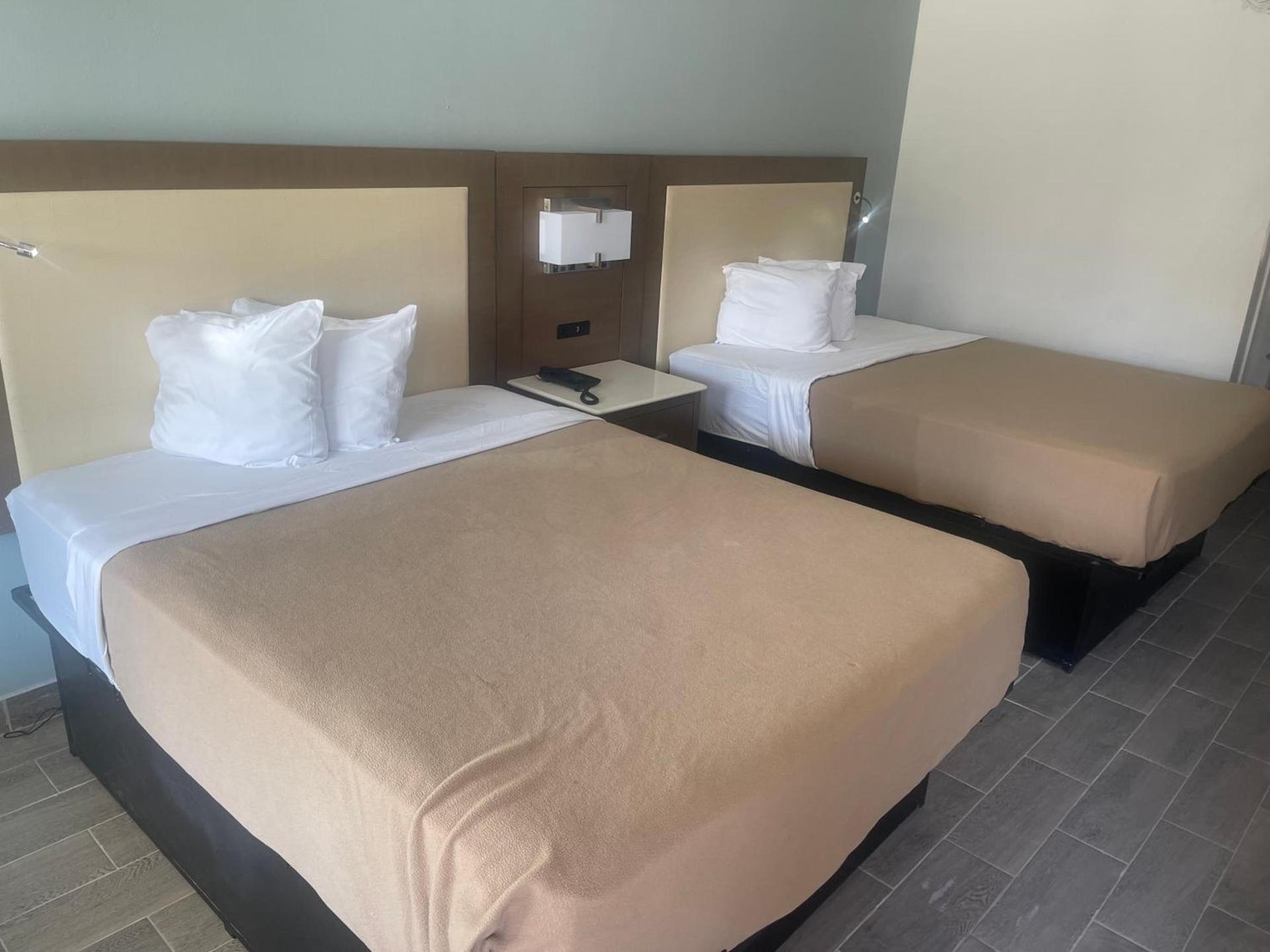 Rodeway Inn photo 25