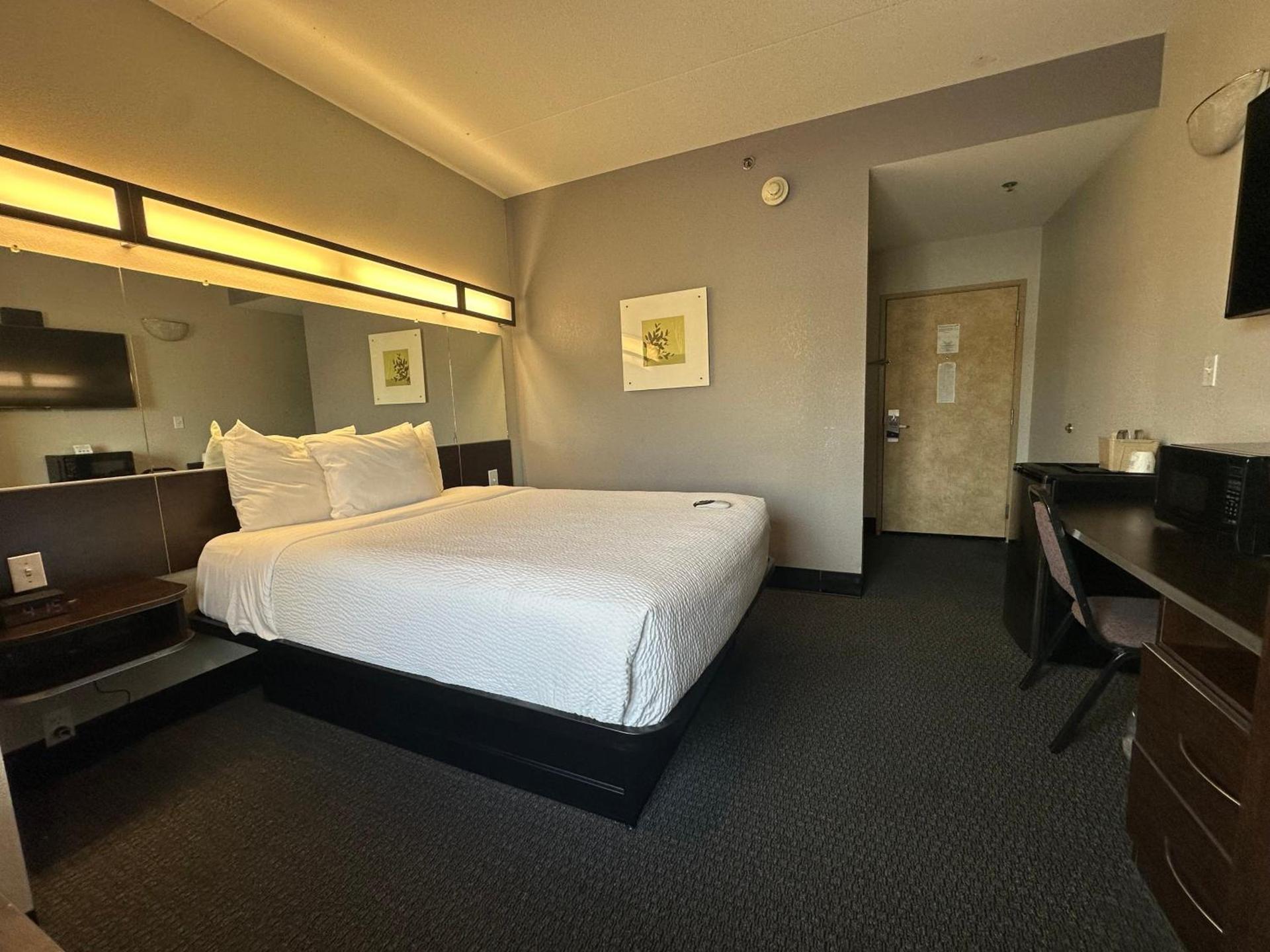 Microtel Inn & Suites by Wyndham Quincy Downtown - River Area photo 32