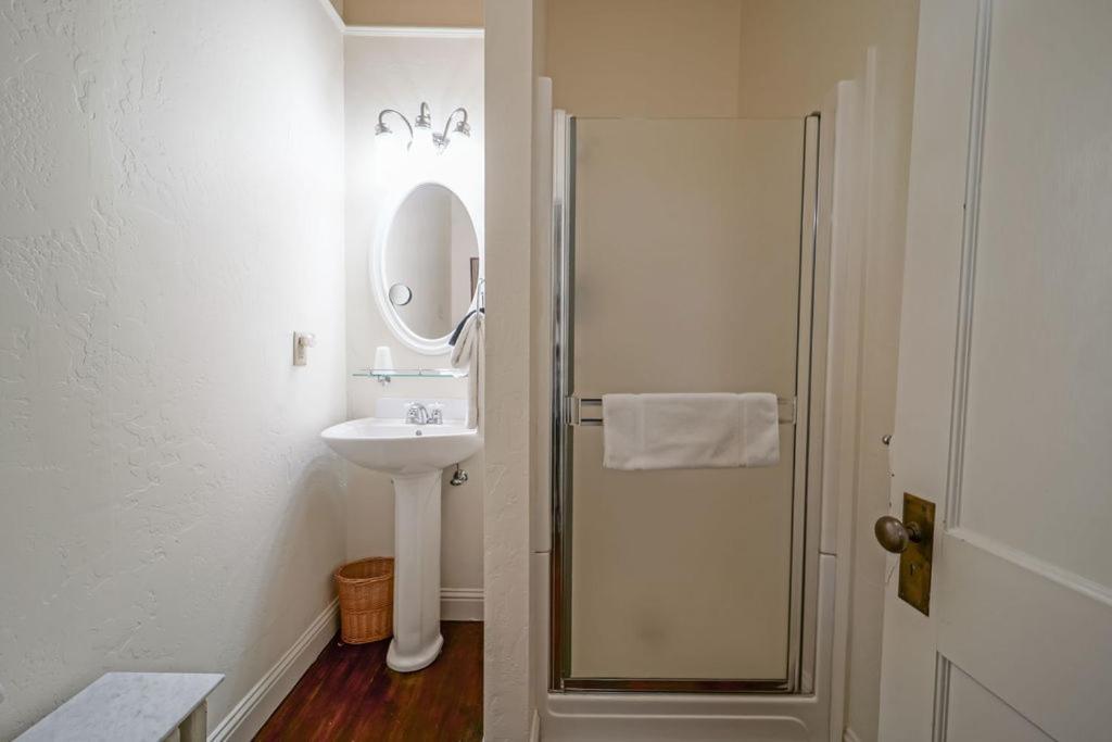 Weaverville Hotel photo 66