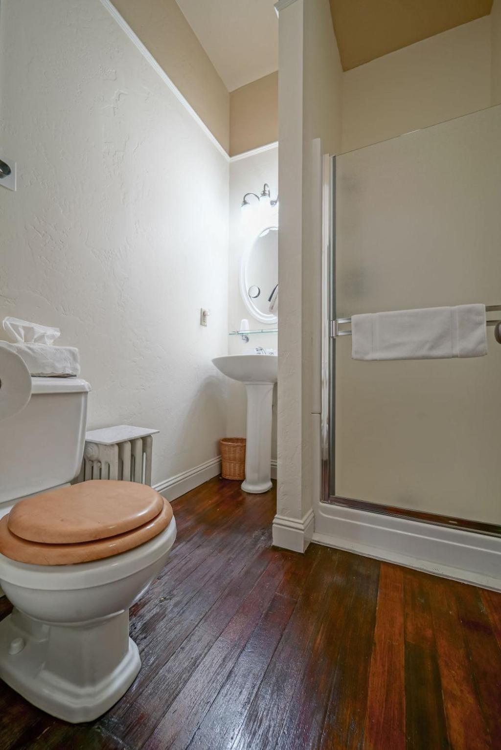 Weaverville Hotel photo 67