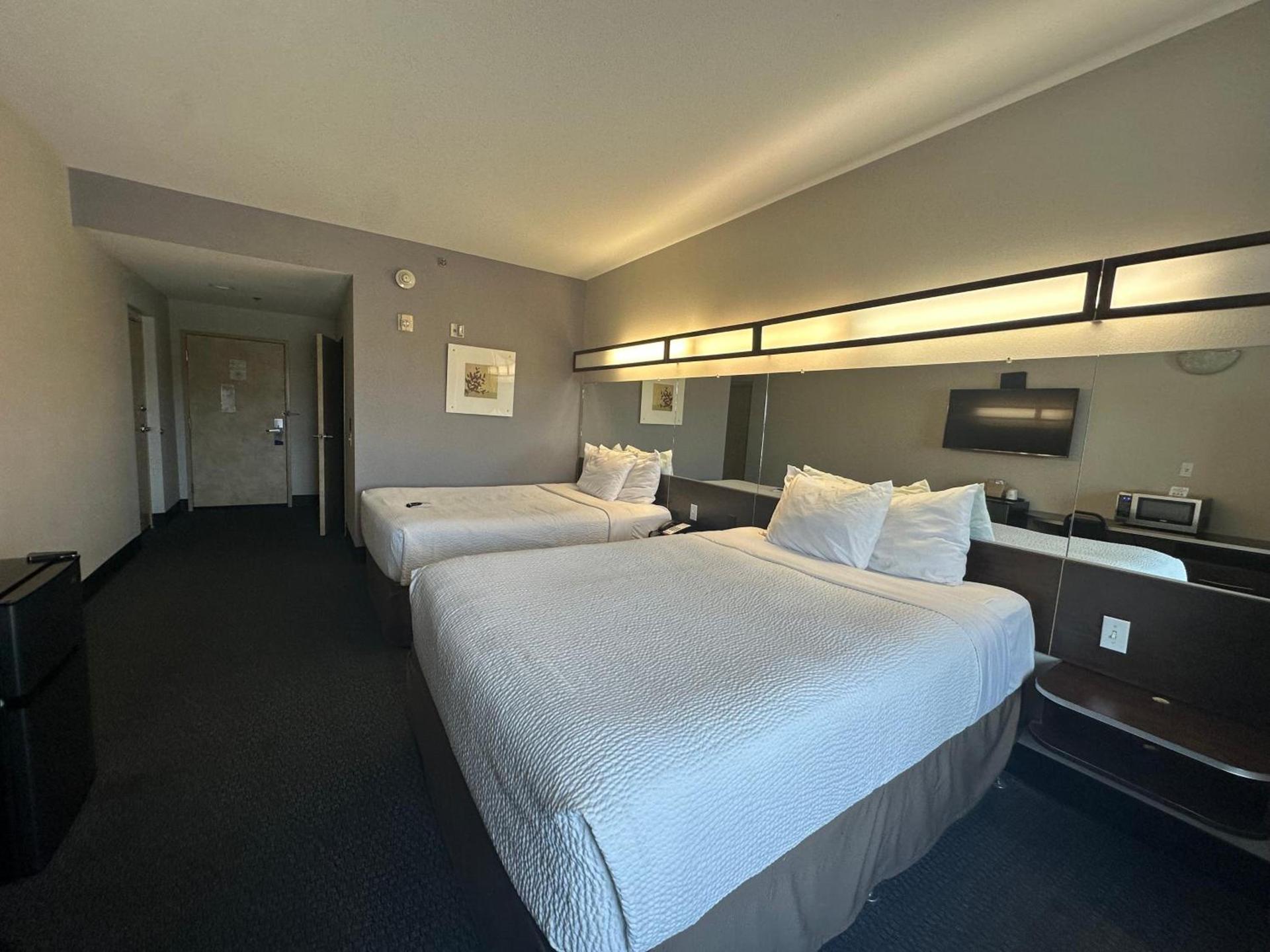Microtel Inn & Suites by Wyndham Quincy Downtown - River Area photo 41