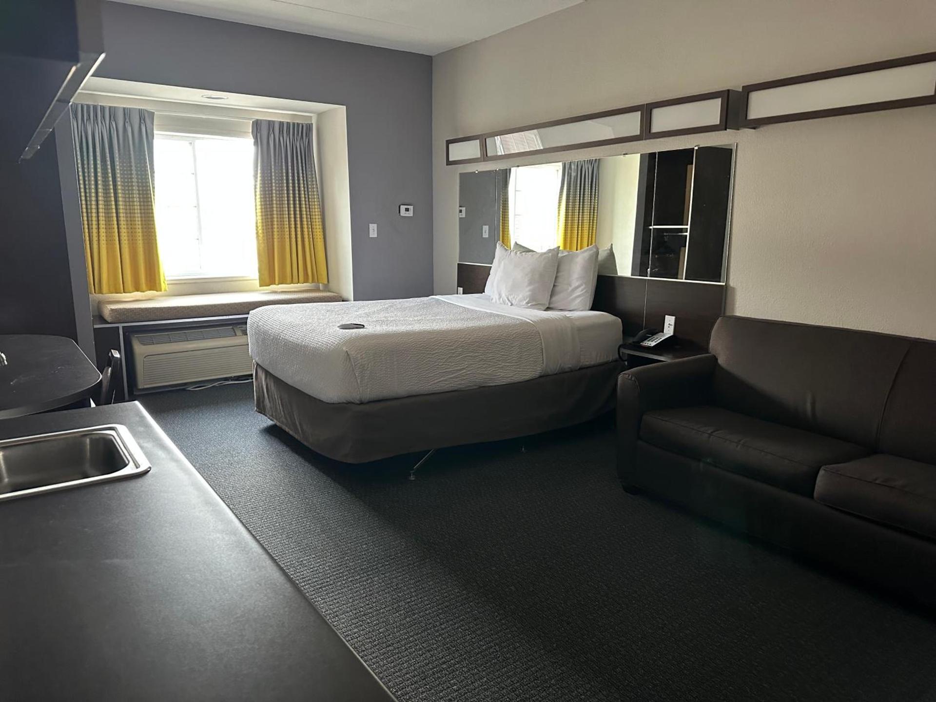 Microtel Inn & Suites by Wyndham Quincy Downtown - River Area photo 43