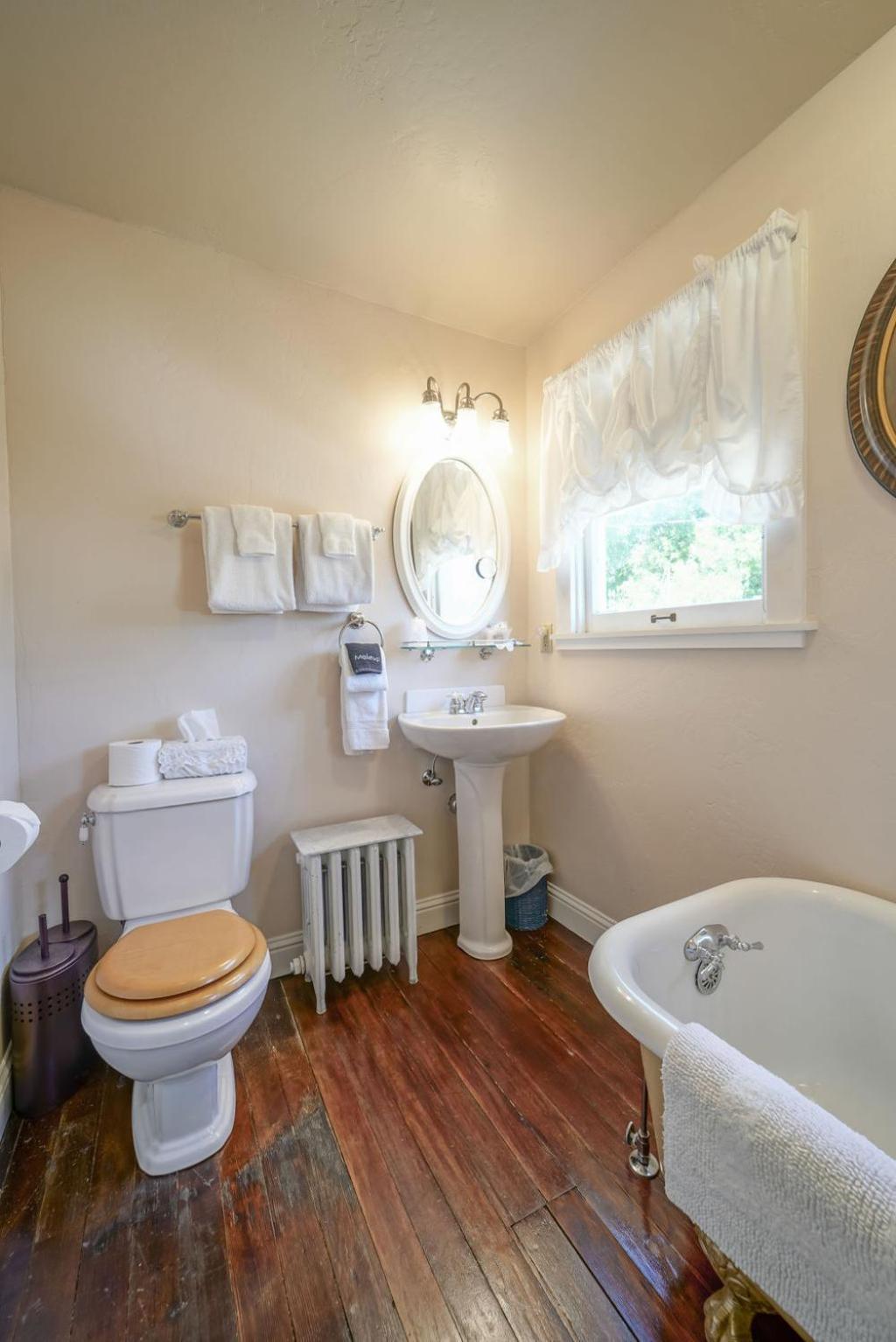 Weaverville Hotel photo 72