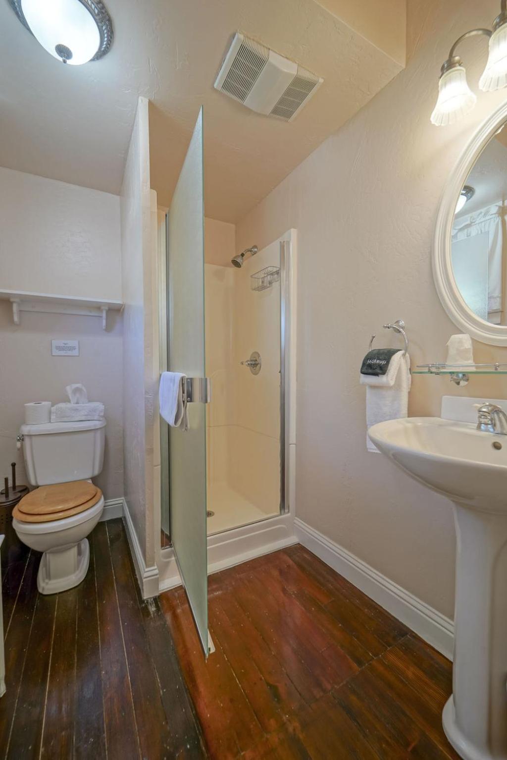 Weaverville Hotel photo 74