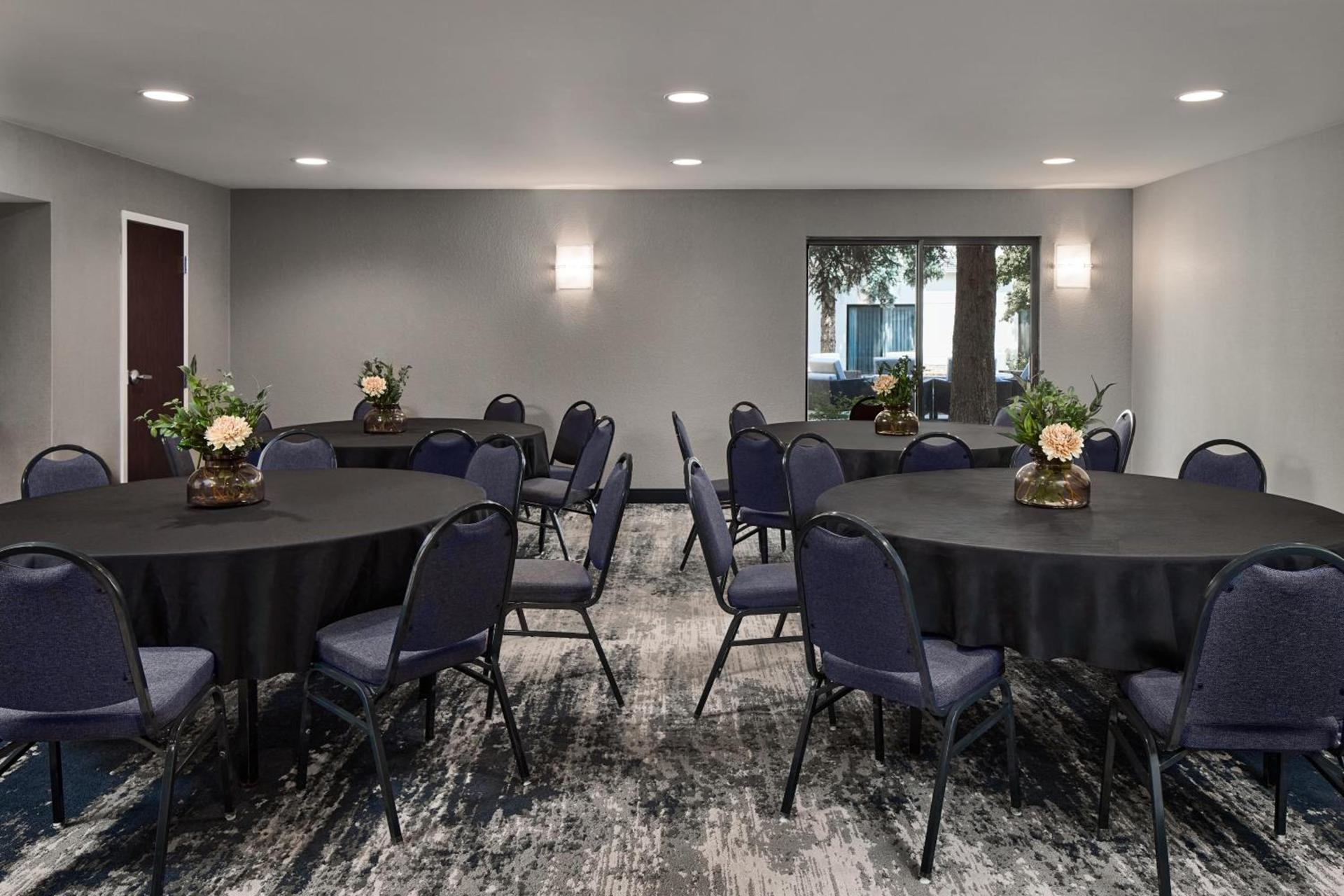 Courtyard by Marriott Fort Collins photo 9