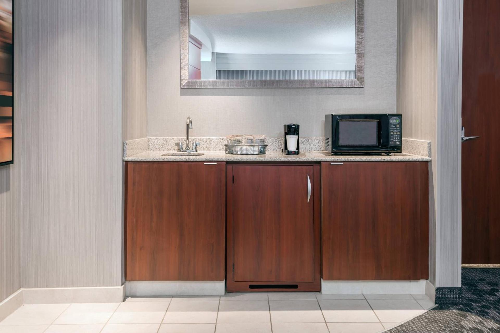 Courtyard by Marriott Buffalo Airport photo 24